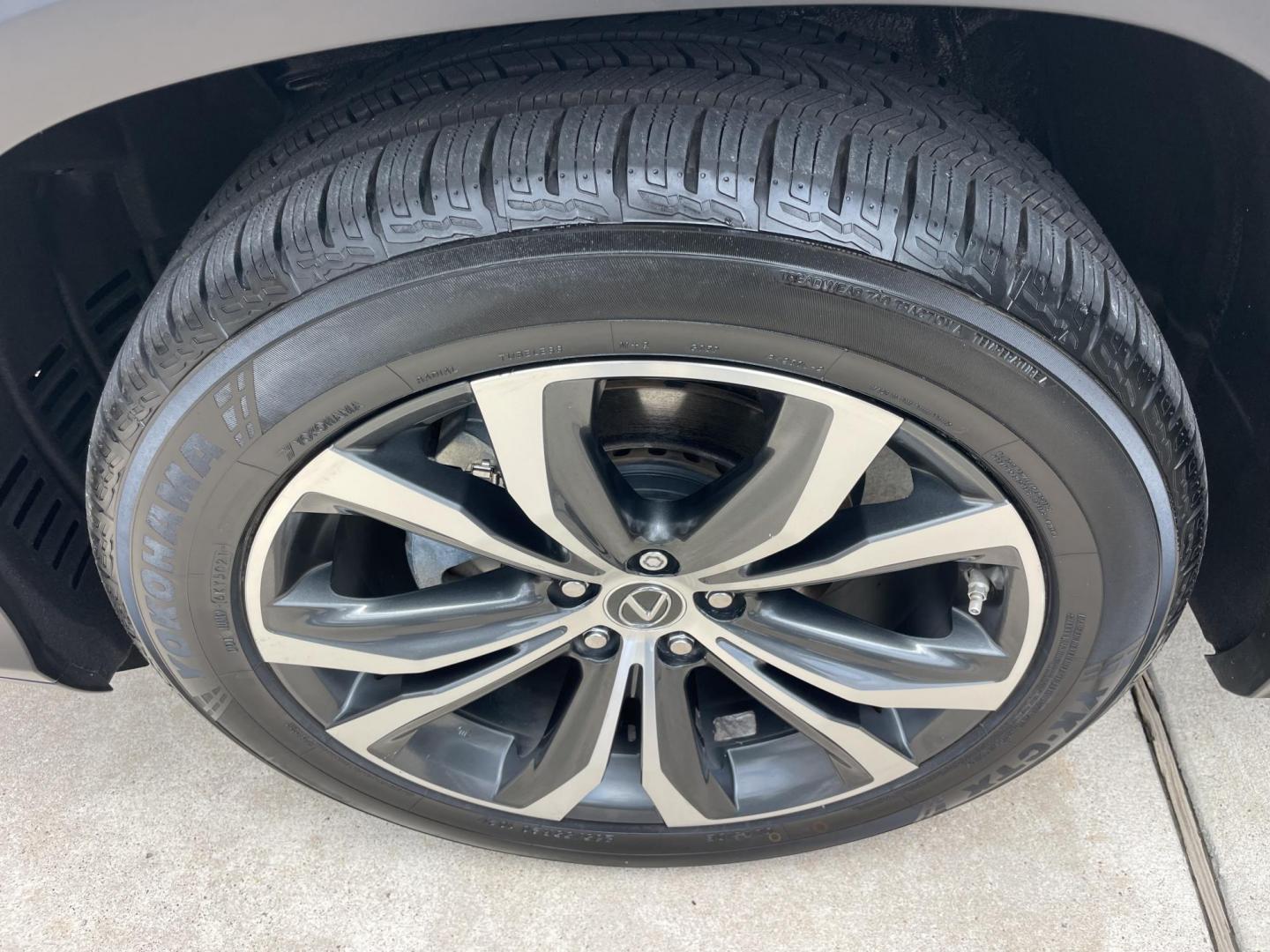 2020 Beige /White Lexus RX 350 FWD (2T2HZMAA2LC) with an 3.5L V6 DOHC 24V engine, 6A transmission, located at 1501 West 15th St., Houston, 77008, (713) 869-2925, 29.797941, -95.411789 - Photo#15