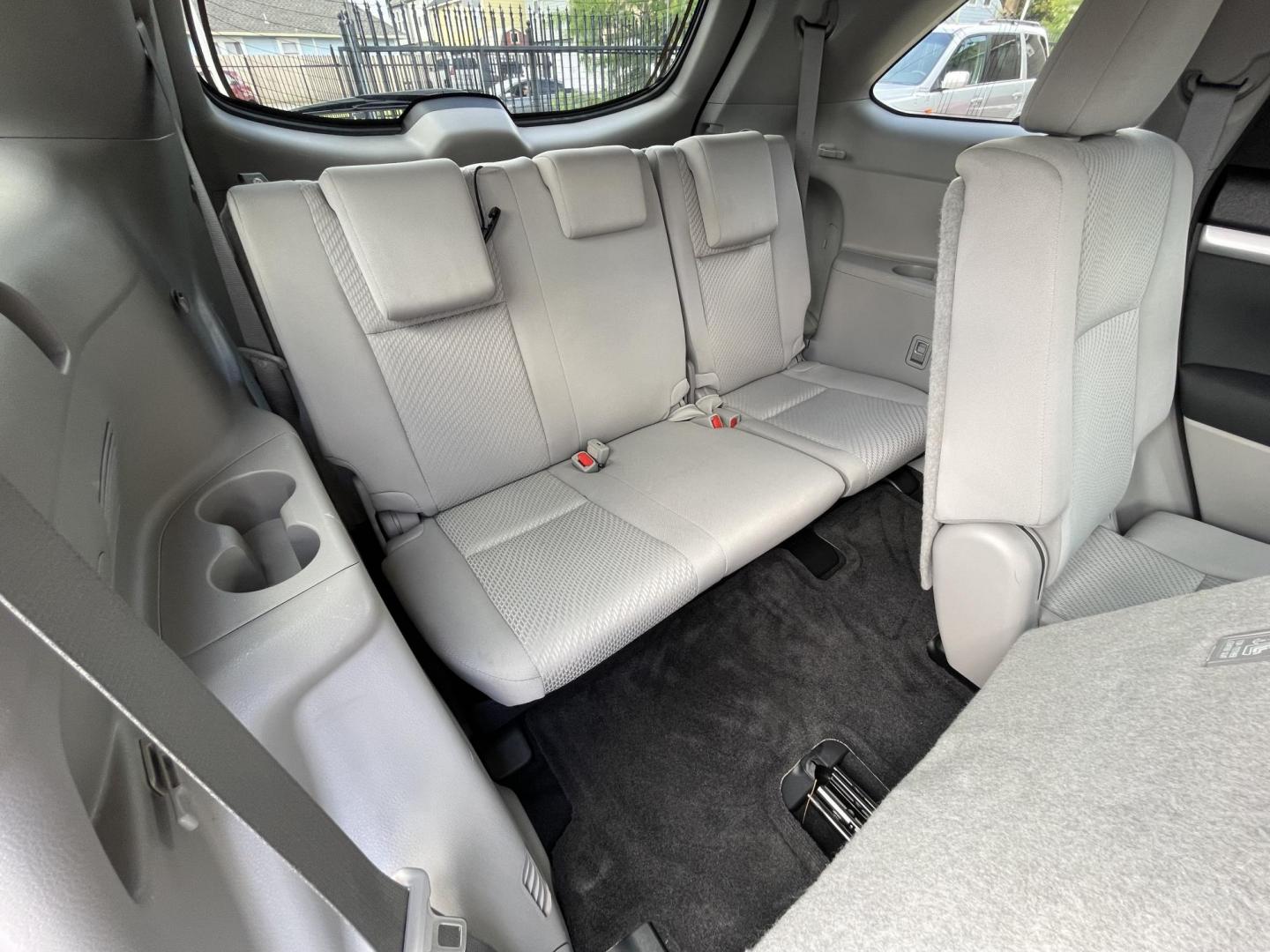 2017 Silver /Silver Toyota Highlander LE FWD I4 (5TDZARFH1HS) with an 2.7L L4 DOHC 16V engine, 6A transmission, located at 1501 West 15th St., Houston, 77008, (713) 869-2925, 29.797941, -95.411789 - Photo#8