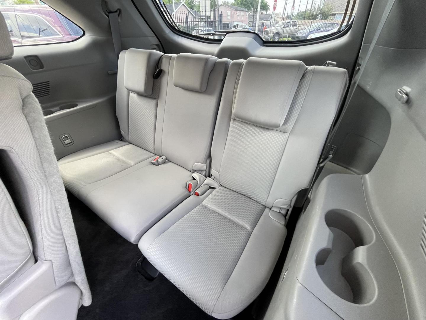 2017 Silver /Silver Toyota Highlander LE FWD I4 (5TDZARFH1HS) with an 2.7L L4 DOHC 16V engine, 6A transmission, located at 1501 West 15th St., Houston, 77008, (713) 869-2925, 29.797941, -95.411789 - Photo#6