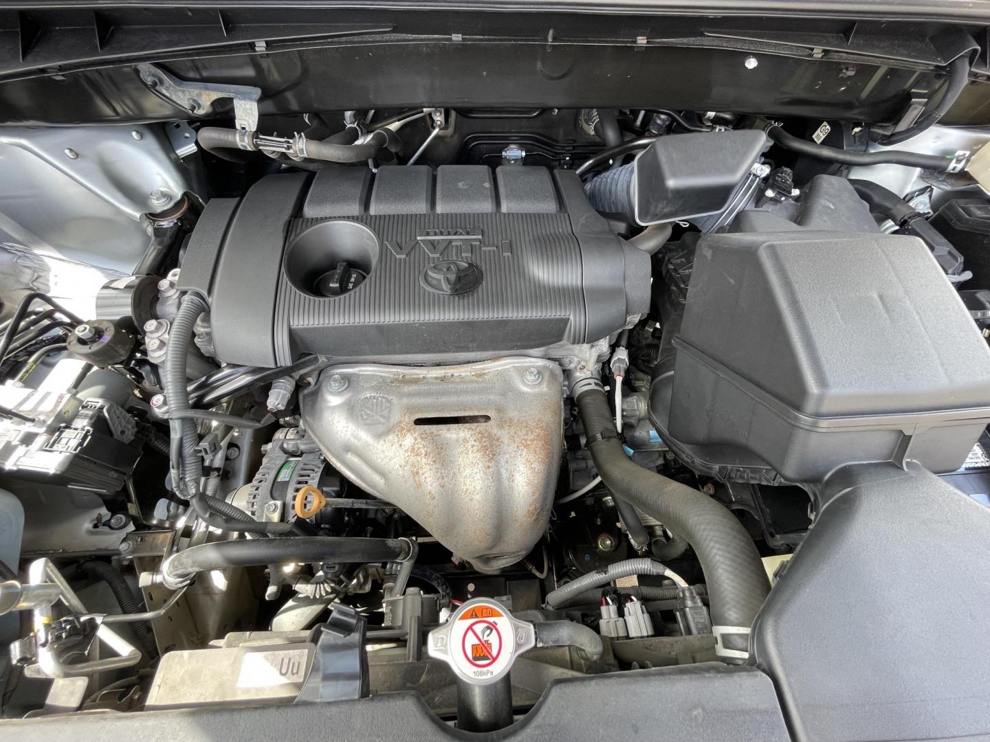 2017 Silver /Silver Toyota Highlander LE FWD I4 (5TDZARFH1HS) with an 2.7L L4 DOHC 16V engine, 6A transmission, located at 1501 West 15th St., Houston, 77008, (713) 869-2925, 29.797941, -95.411789 - Photo#16