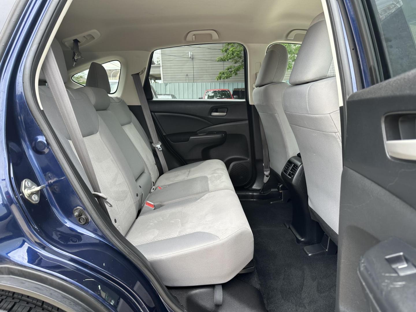 2016 Blue /Silver Honda CR-V SE 2WD (2HKRM3H45GH) with an 2.4L L4 DOHC 16V engine, CVT transmission, located at 1501 West 15th St., Houston, 77008, (713) 869-2925, 29.797941, -95.411789 - Photo#6