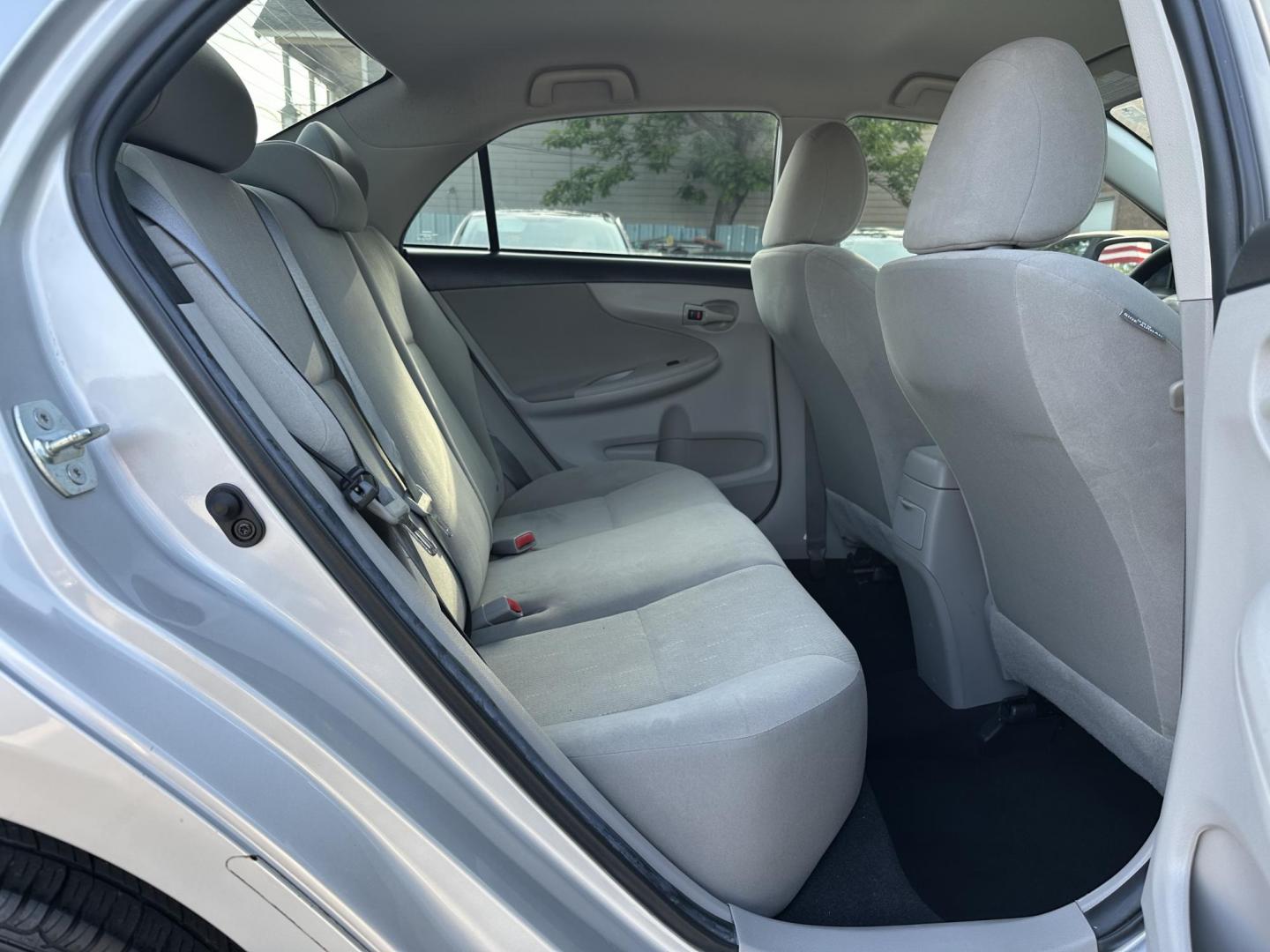 2013 Silver /Silver Toyota Corolla LE 4-Speed AT (5YFBU4EE4DP) with an 1.8L L4 DOHC 16V engine, 4-Speed Automatic transmission, located at 1501 West 15th St., Houston, 77008, (713) 869-2925, 29.797941, -95.411789 - Photo#5