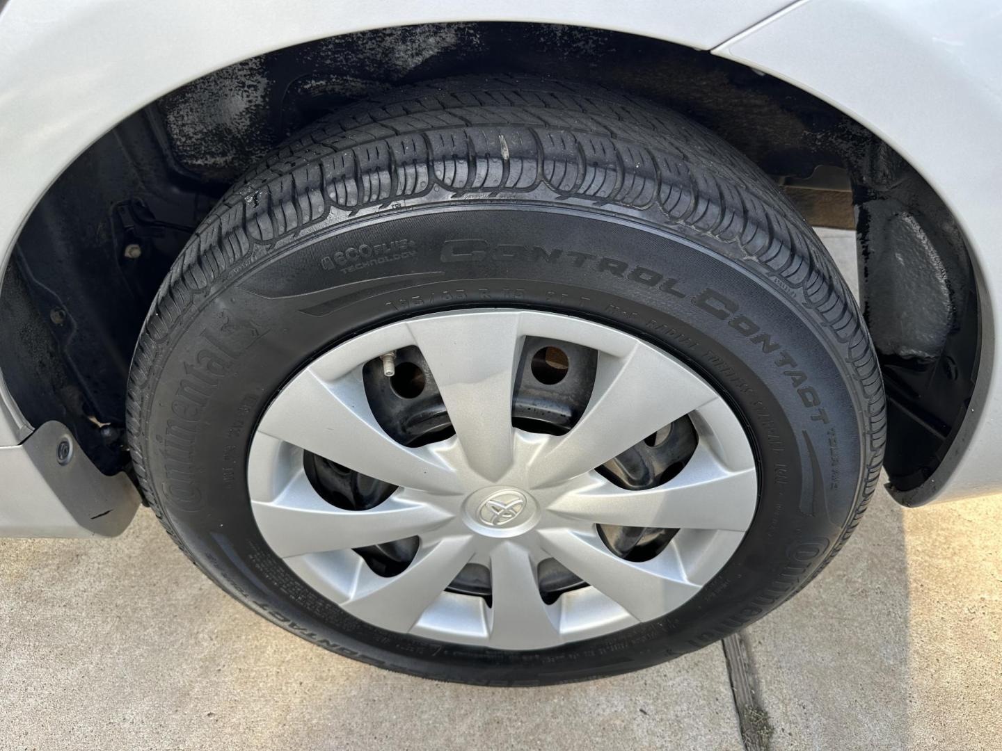 2013 Silver /Silver Toyota Corolla LE 4-Speed AT (5YFBU4EE4DP) with an 1.8L L4 DOHC 16V engine, 4-Speed Automatic transmission, located at 1501 West 15th St., Houston, 77008, (713) 869-2925, 29.797941, -95.411789 - Photo#9