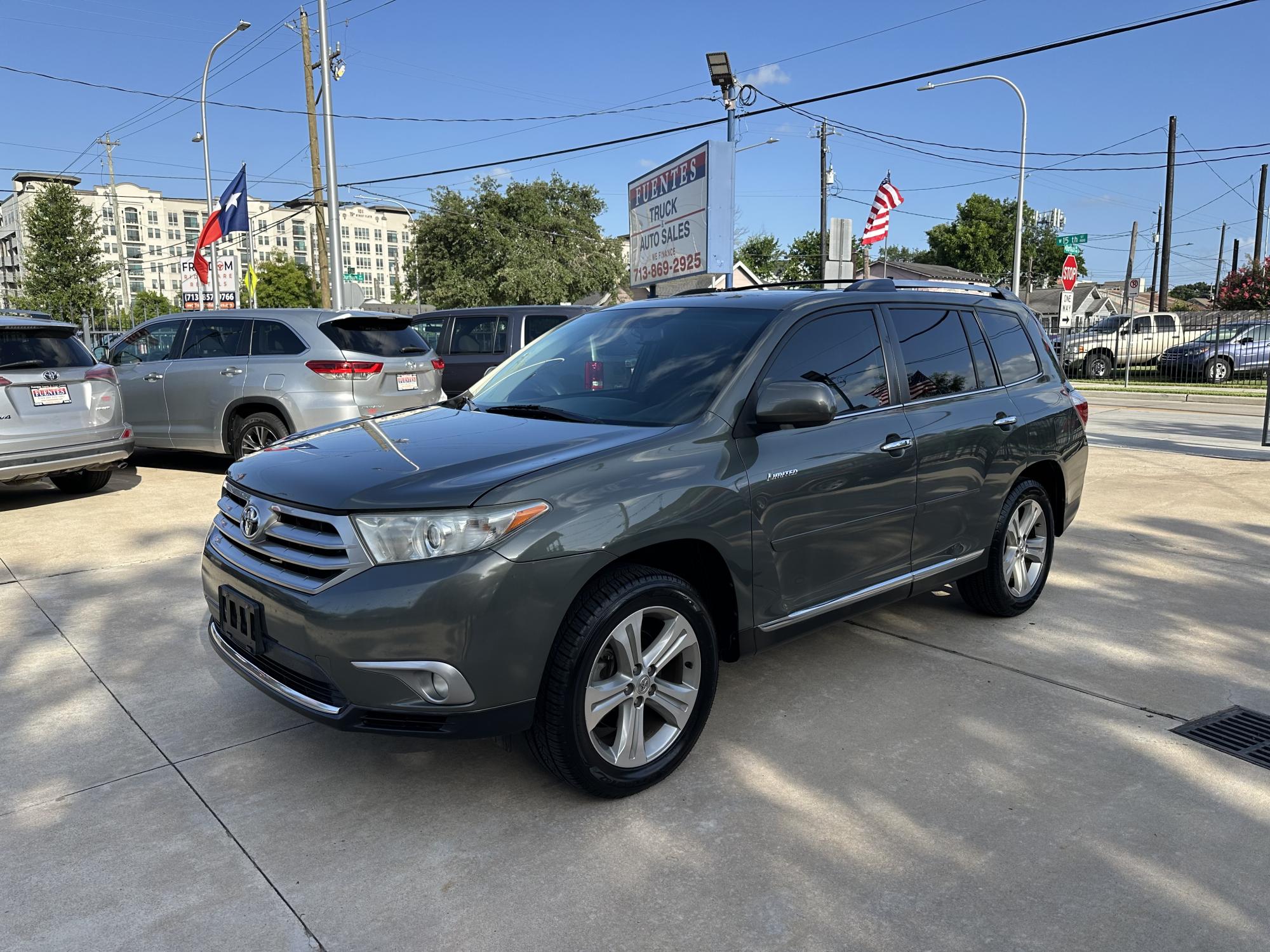 photo of 2013 Toyota Highlander Limited 2WD