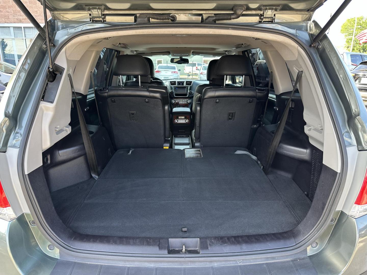 2013 Green /Black Toyota Highlander Limited 2WD (5TDYK3EH2DS) with an 3.5L V6 DOHC 24V engine, 5-Speed Automatic transmission, located at 1501 West 15th St., Houston, 77008, (713) 869-2925, 29.797941, -95.411789 - Photo#4