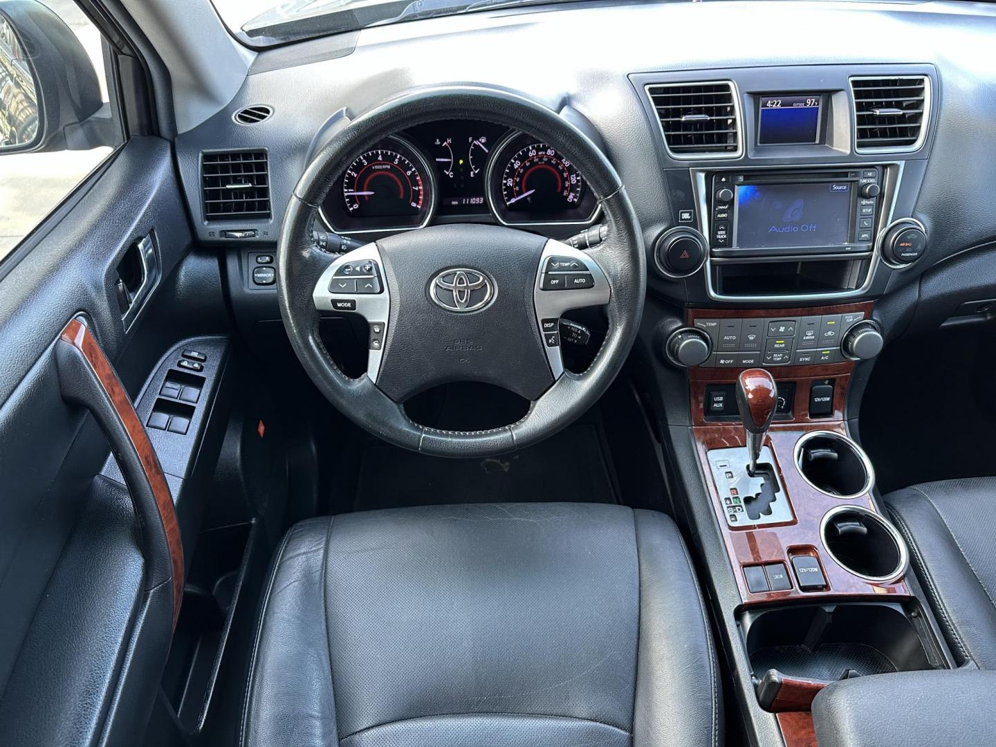 2013 Green /Black Toyota Highlander Limited 2WD (5TDYK3EH2DS) with an 3.5L V6 DOHC 24V engine, 5-Speed Automatic transmission, located at 1501 West 15th St., Houston, 77008, (713) 869-2925, 29.797941, -95.411789 - Photo#8
