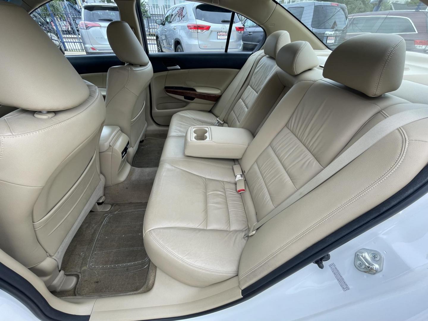 2012 White /Beige Honda Accord EX-L Sedan AT (1HGCP2F85CA) with an 2.4L L4 DOHC 16V engine, 5-Speed Automatic transmission, located at 1501 West 15th St., Houston, 77008, (713) 869-2925, 29.797941, -95.411789 - Photo#5