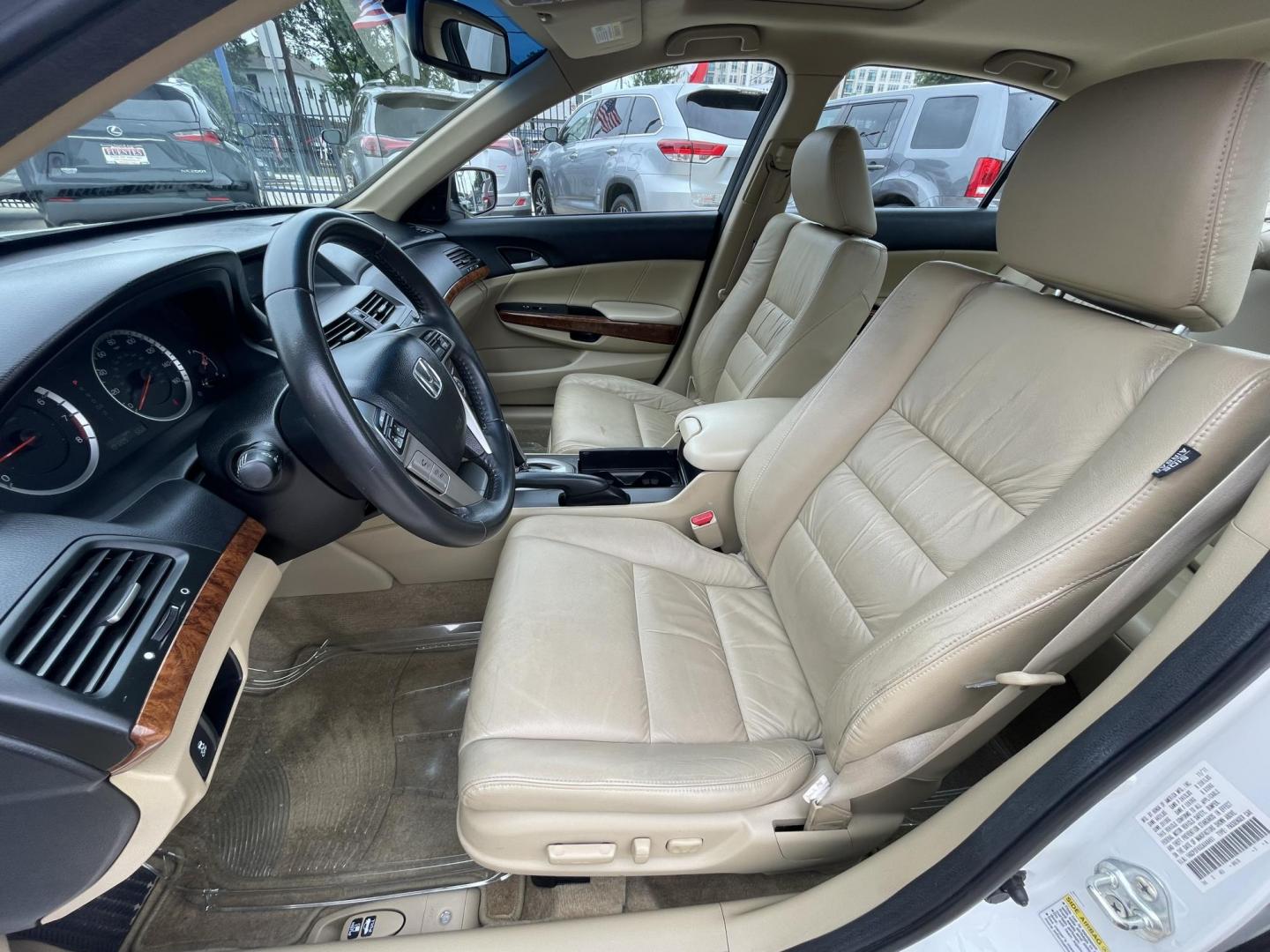 2012 White /Beige Honda Accord EX-L Sedan AT (1HGCP2F85CA) with an 2.4L L4 DOHC 16V engine, 5-Speed Automatic transmission, located at 1501 West 15th St., Houston, 77008, (713) 869-2925, 29.797941, -95.411789 - Photo#4