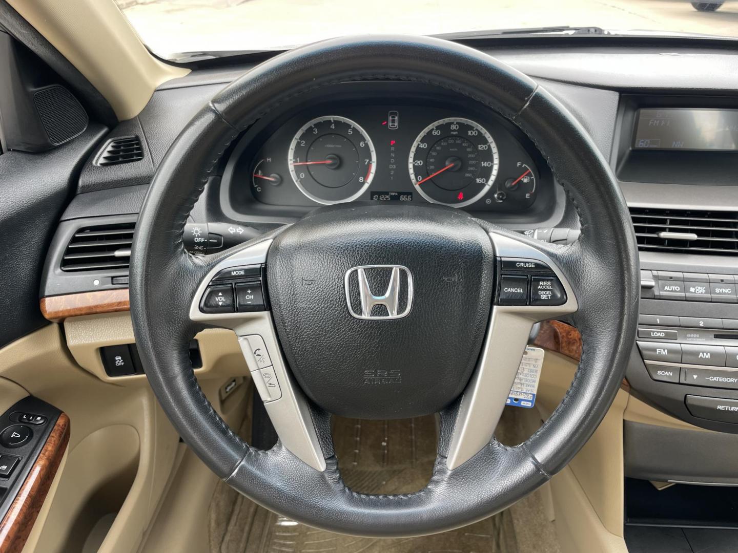 2012 White /Beige Honda Accord EX-L Sedan AT (1HGCP2F85CA) with an 2.4L L4 DOHC 16V engine, 5-Speed Automatic transmission, located at 1501 West 15th St., Houston, 77008, (713) 869-2925, 29.797941, -95.411789 - Photo#9