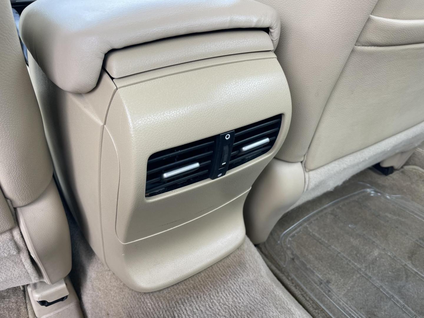 2012 White /Beige Honda Accord EX-L Sedan AT (1HGCP2F85CA) with an 2.4L L4 DOHC 16V engine, 5-Speed Automatic transmission, located at 1501 West 15th St., Houston, 77008, (713) 869-2925, 29.797941, -95.411789 - Photo#10