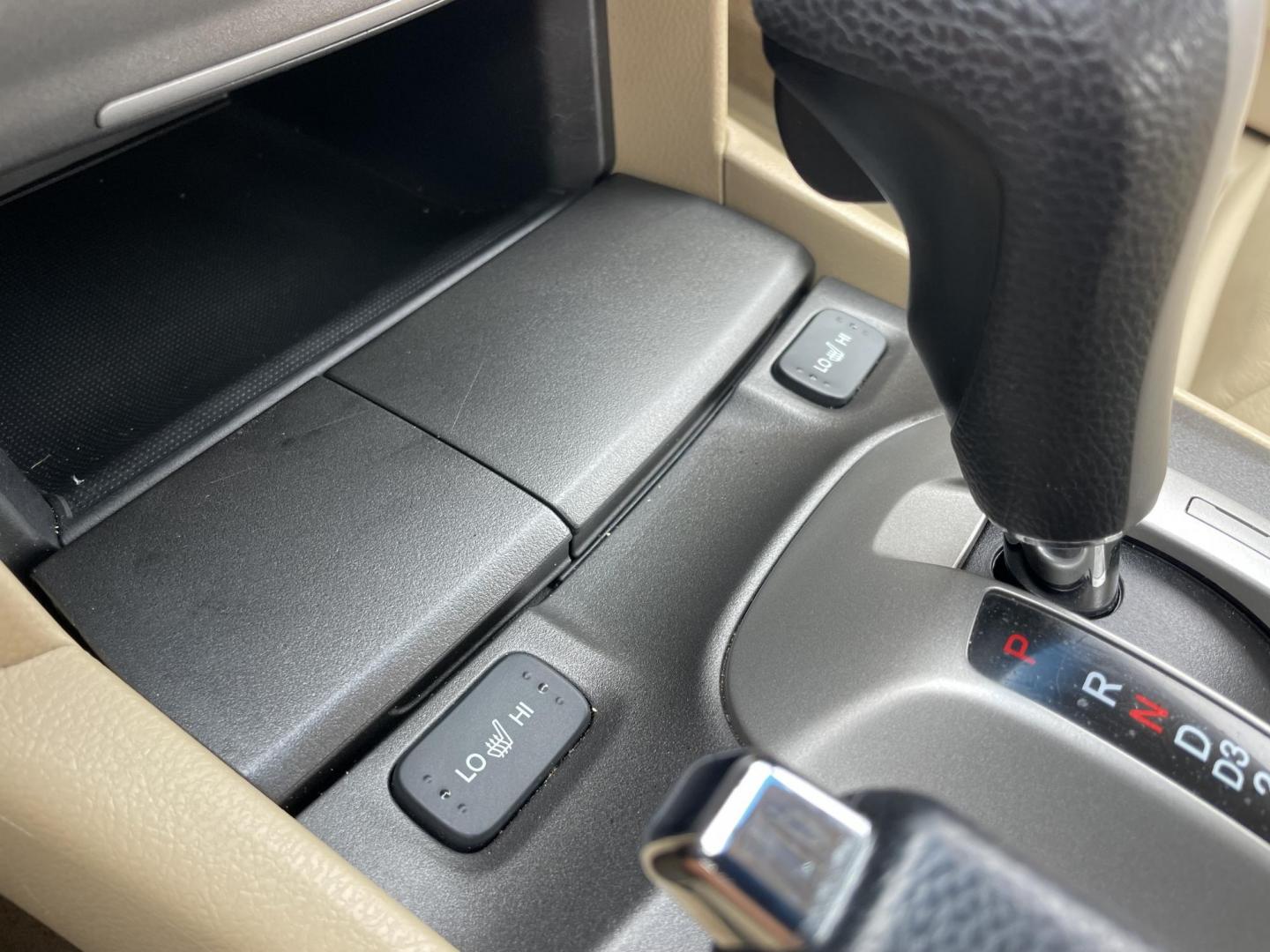 2012 White /Beige Honda Accord EX-L Sedan AT (1HGCP2F85CA) with an 2.4L L4 DOHC 16V engine, 5-Speed Automatic transmission, located at 1501 West 15th St., Houston, 77008, (713) 869-2925, 29.797941, -95.411789 - Photo#12