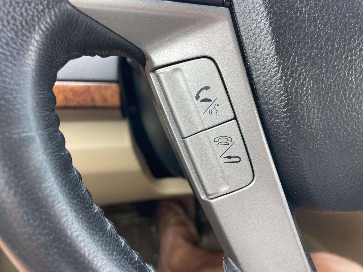 2012 White /Beige Honda Accord EX-L Sedan AT (1HGCP2F85CA) with an 2.4L L4 DOHC 16V engine, 5-Speed Automatic transmission, located at 1501 West 15th St., Houston, 77008, (713) 869-2925, 29.797941, -95.411789 - Photo#15