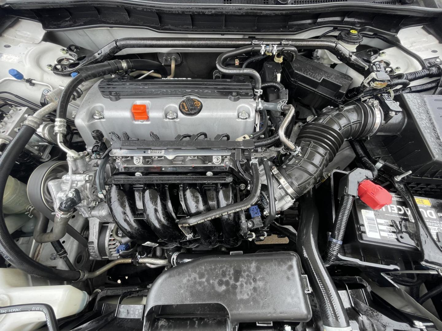 2012 White /Beige Honda Accord EX-L Sedan AT (1HGCP2F85CA) with an 2.4L L4 DOHC 16V engine, 5-Speed Automatic transmission, located at 1501 West 15th St., Houston, 77008, (713) 869-2925, 29.797941, -95.411789 - Photo#17