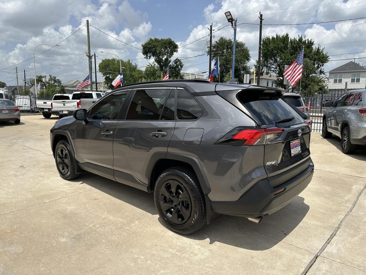 2021 Gray /Black Toyota RAV4 LE (2T3H1RFVXMC) with an 2.5L L4 DOHC 16V engine, 8A transmission, located at 1501 West 15th St., Houston, 77008, (713) 869-2925, 29.797941, -95.411789 - Photo#3