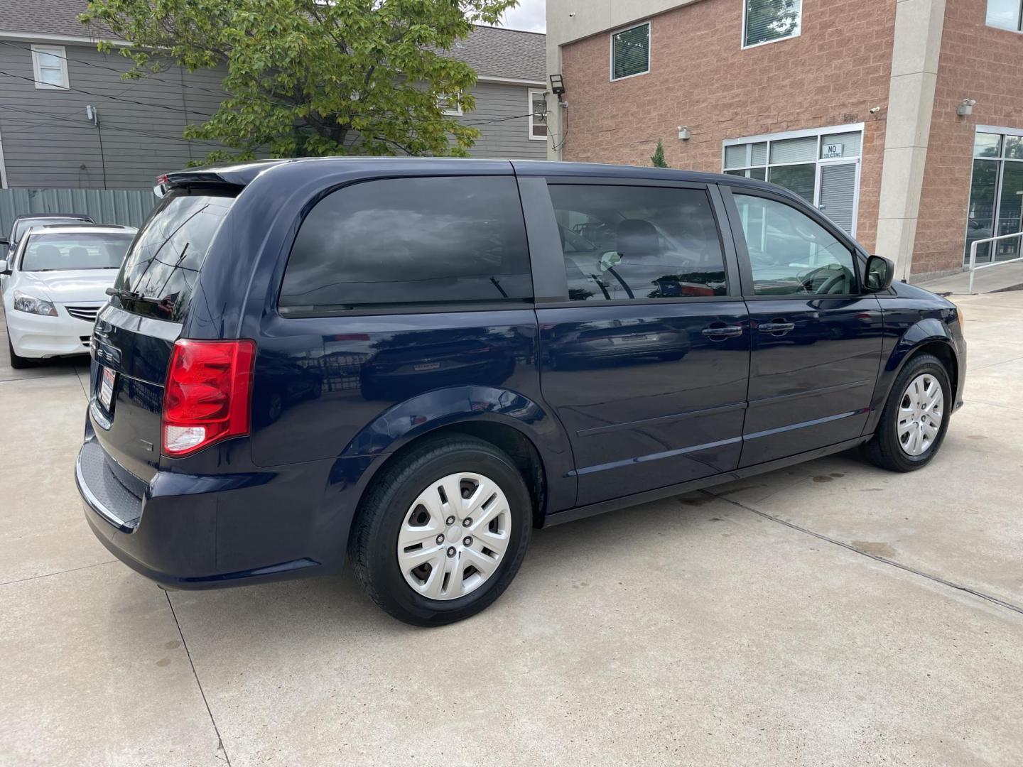 2014 Blue /Black Dodge Grand Caravan SE (2C4RDGBG7ER) with an 3.6L V6 DOHC 24V engine, 6-Speed Automatic transmission, located at 1501 West 15th St., Houston, 77008, (713) 869-2925, 29.797941, -95.411789 - Photo#2