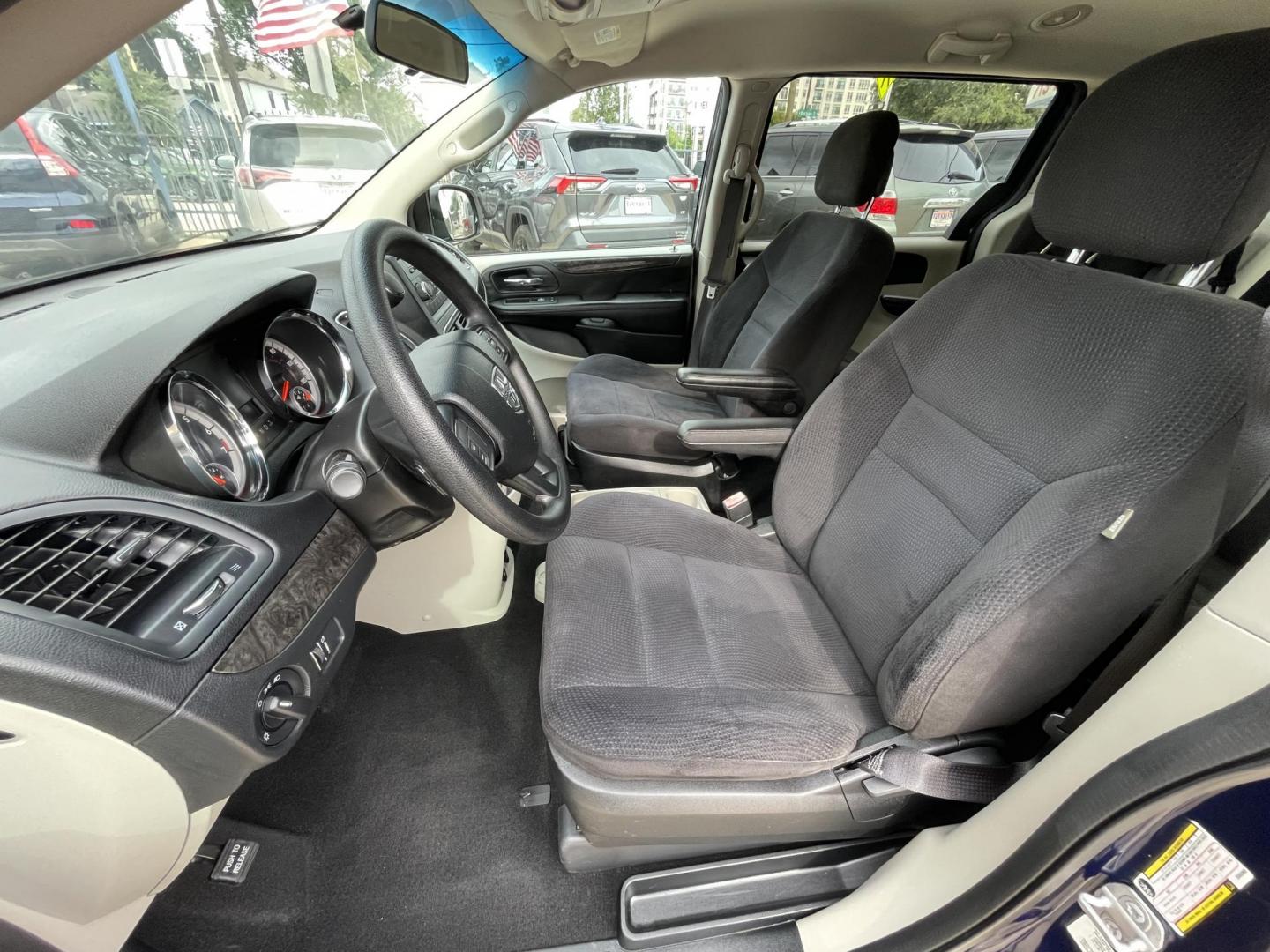 2014 Blue /Black Dodge Grand Caravan SE (2C4RDGBG7ER) with an 3.6L V6 DOHC 24V engine, 6-Speed Automatic transmission, located at 1501 West 15th St., Houston, 77008, (713) 869-2925, 29.797941, -95.411789 - Photo#4