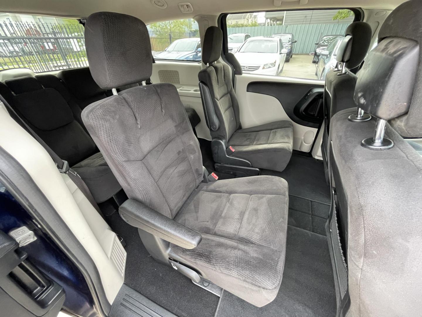 2014 Blue /Black Dodge Grand Caravan SE (2C4RDGBG7ER) with an 3.6L V6 DOHC 24V engine, 6-Speed Automatic transmission, located at 1501 West 15th St., Houston, 77008, (713) 869-2925, 29.797941, -95.411789 - Photo#7
