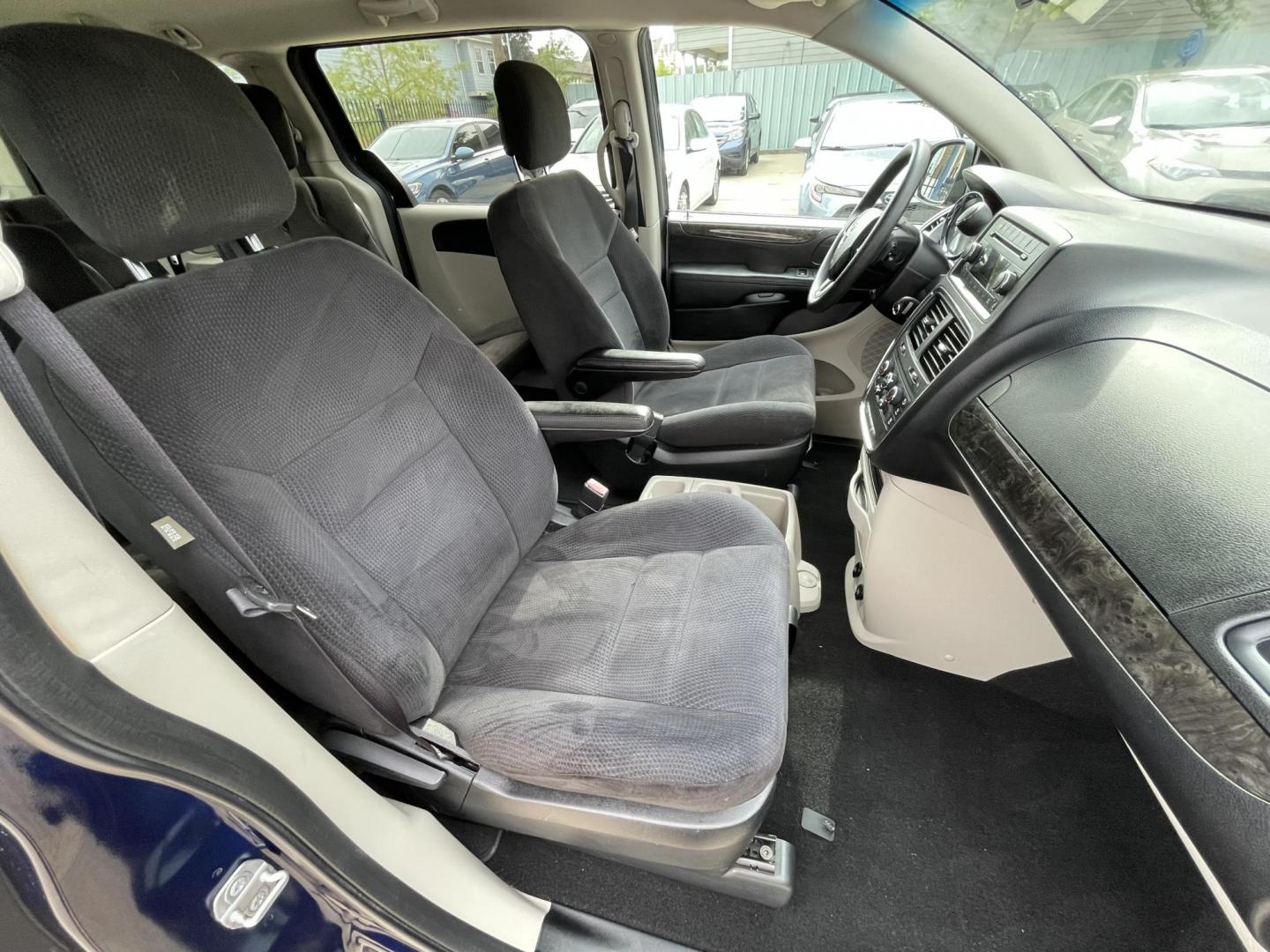 2014 Blue /Black Dodge Grand Caravan SE (2C4RDGBG7ER) with an 3.6L V6 DOHC 24V engine, 6-Speed Automatic transmission, located at 1501 West 15th St., Houston, 77008, (713) 869-2925, 29.797941, -95.411789 - Photo#9