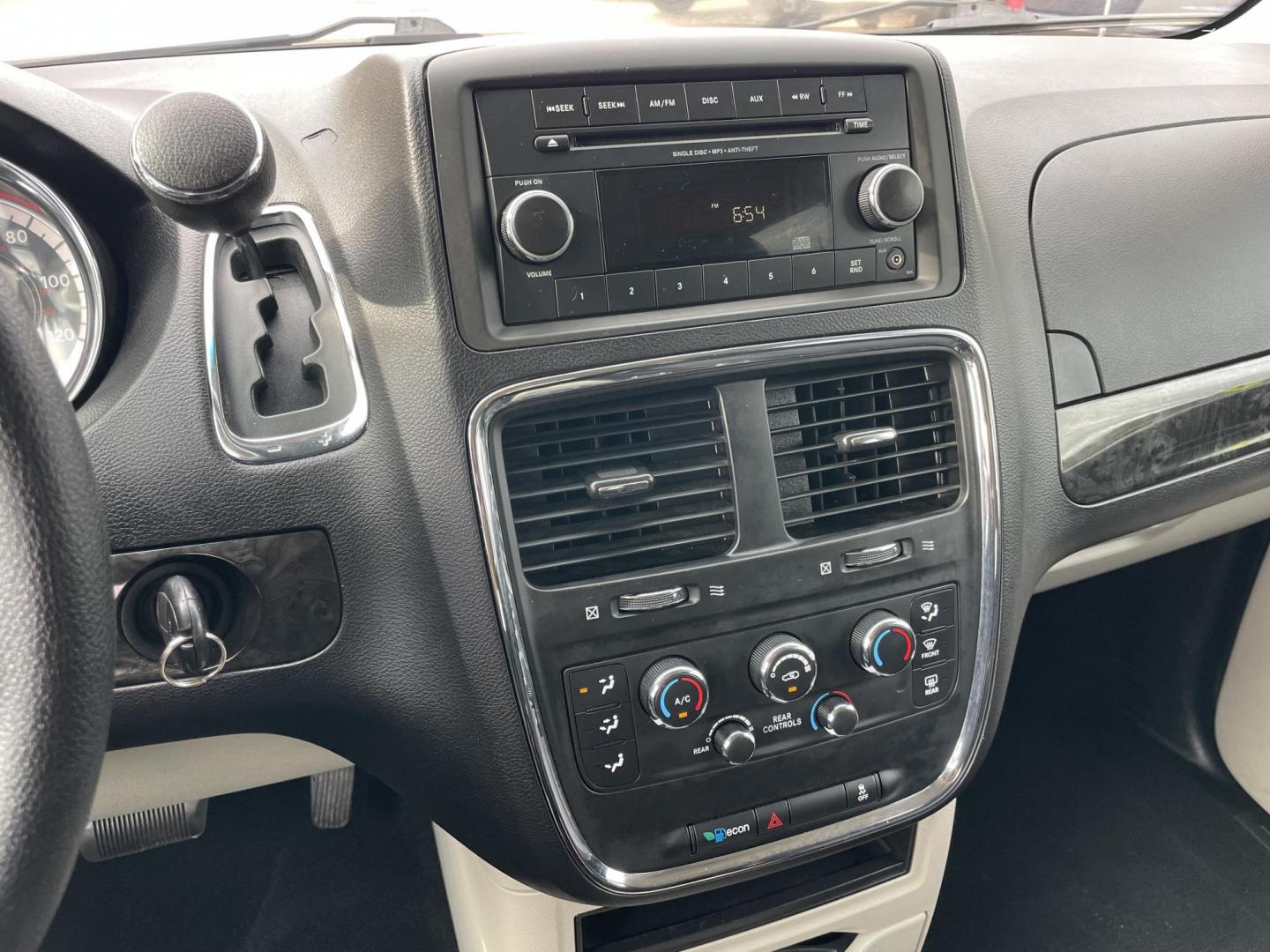 2014 Blue /Black Dodge Grand Caravan SE (2C4RDGBG7ER) with an 3.6L V6 DOHC 24V engine, 6-Speed Automatic transmission, located at 1501 West 15th St., Houston, 77008, (713) 869-2925, 29.797941, -95.411789 - Photo#13