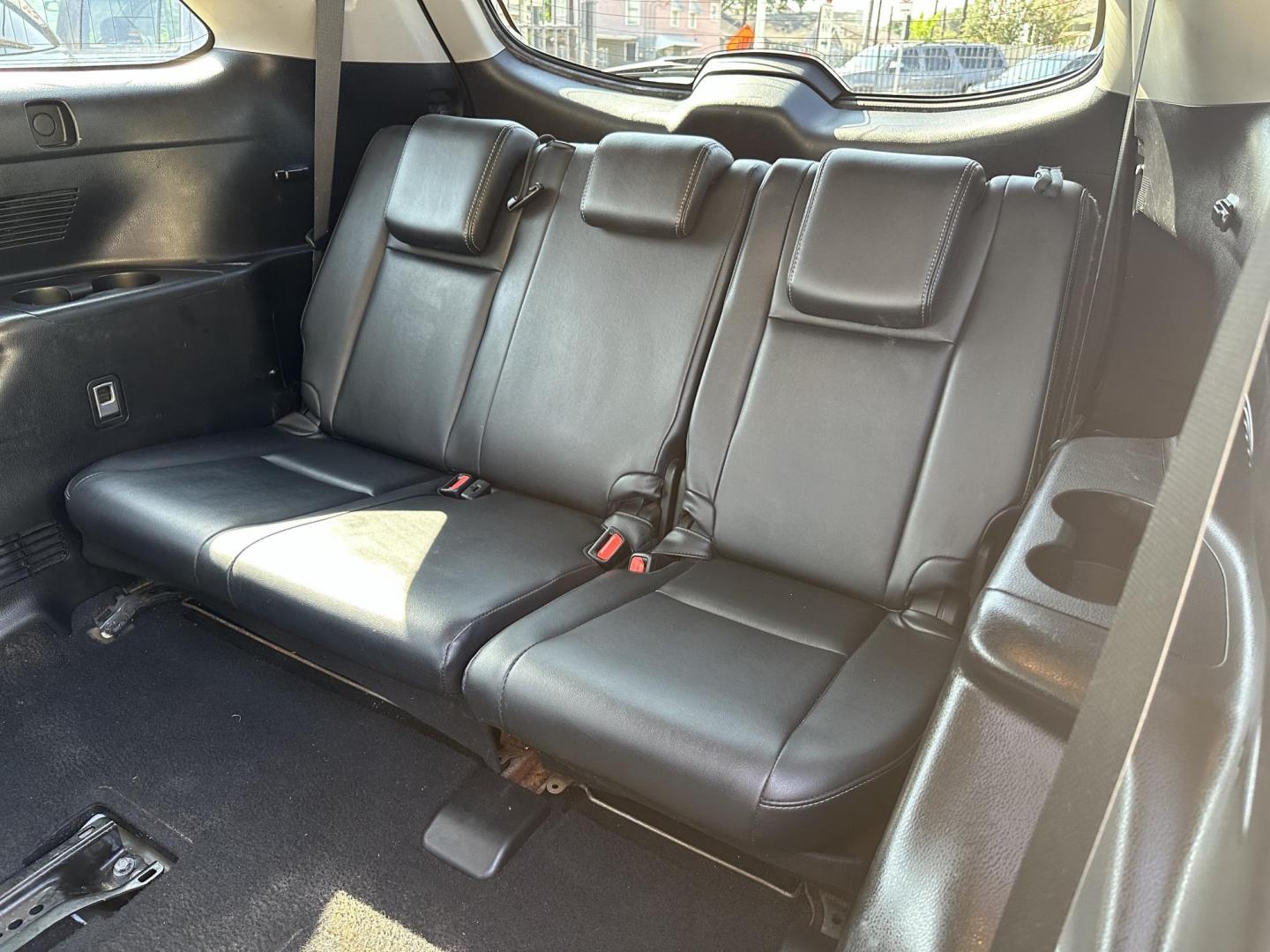 2017 Black /Black Toyota Highlander SE FWD V6 (5TDKZRFH7HS) with an 3.5L V6 DOHC 24V engine, 6A transmission, located at 1501 West 15th St., Houston, 77008, (713) 869-2925, 29.797941, -95.411789 - Photo#7