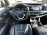 2017 Black /Black Toyota Highlander SE FWD V6 (5TDKZRFH7HS) with an 3.5L V6 DOHC 24V engine, 6A transmission, located at 1501 West 15th St., Houston, 77008, (713) 869-2925, 29.797941, -95.411789 - Photo#9