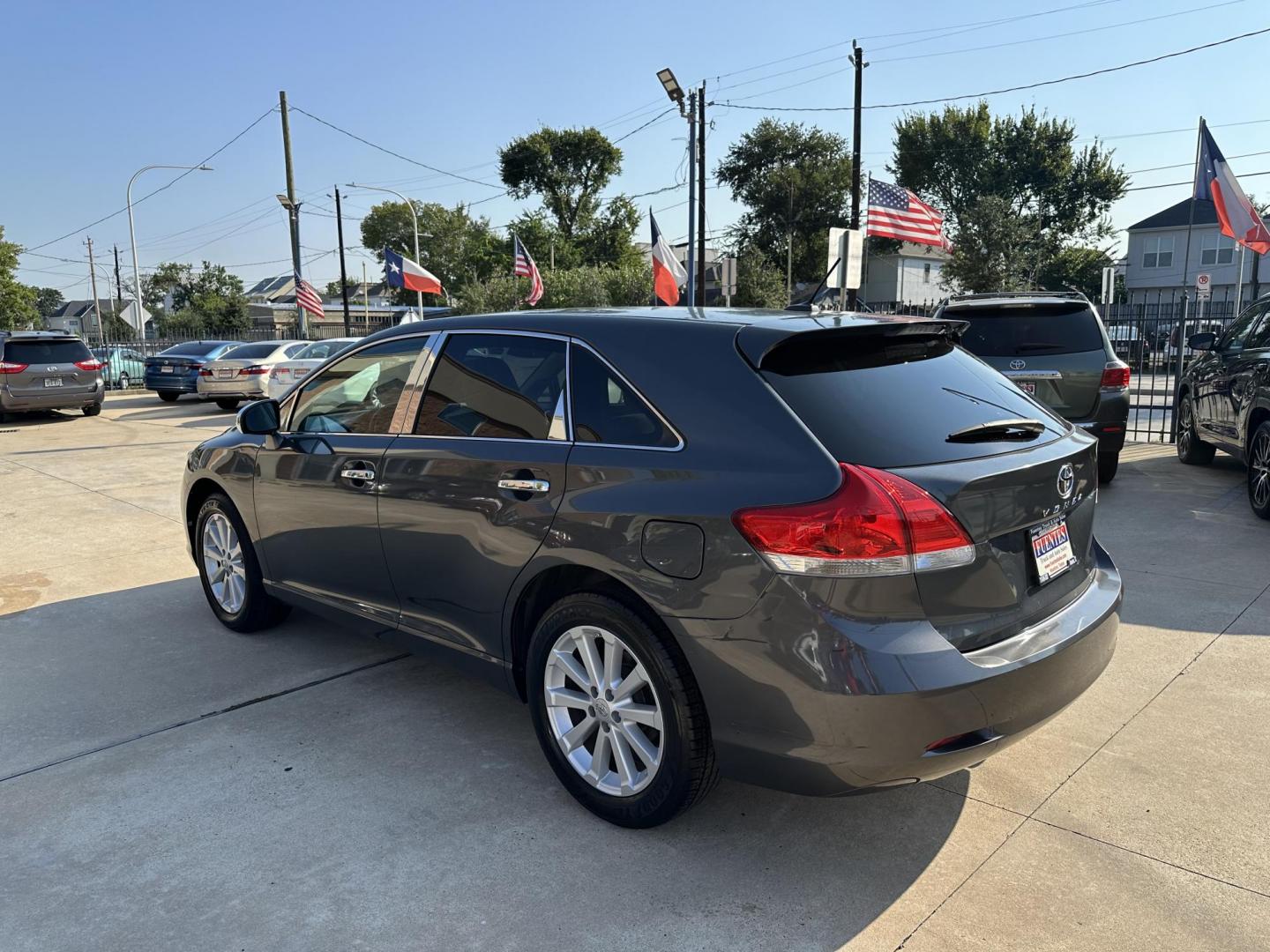 2011 Gray Toyota Venza FWD I4 (4T3ZA3BB7BU) with an 2.7L L4 DOHC 16V engine, 6-Speed Automatic transmission, located at 1501 West 15th St., Houston, 77008, (713) 869-2925, 29.797941, -95.411789 - Photo#3