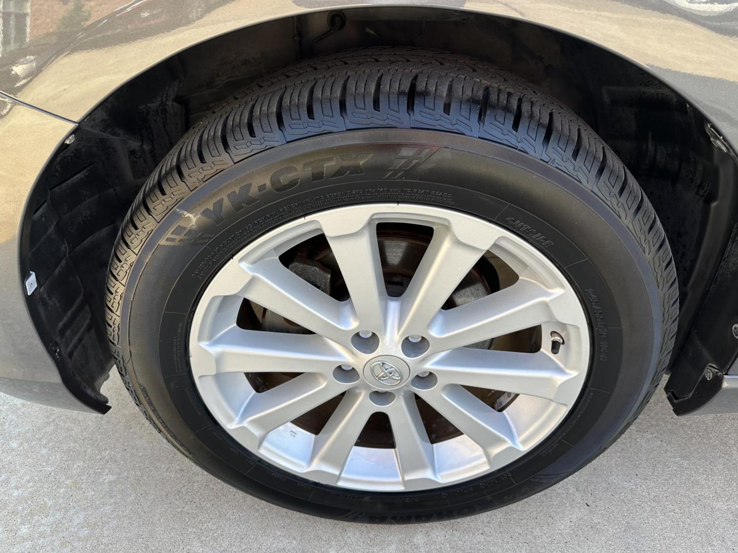 2011 Gray Toyota Venza FWD I4 (4T3ZA3BB7BU) with an 2.7L L4 DOHC 16V engine, 6-Speed Automatic transmission, located at 1501 West 15th St., Houston, 77008, (713) 869-2925, 29.797941, -95.411789 - Photo#10