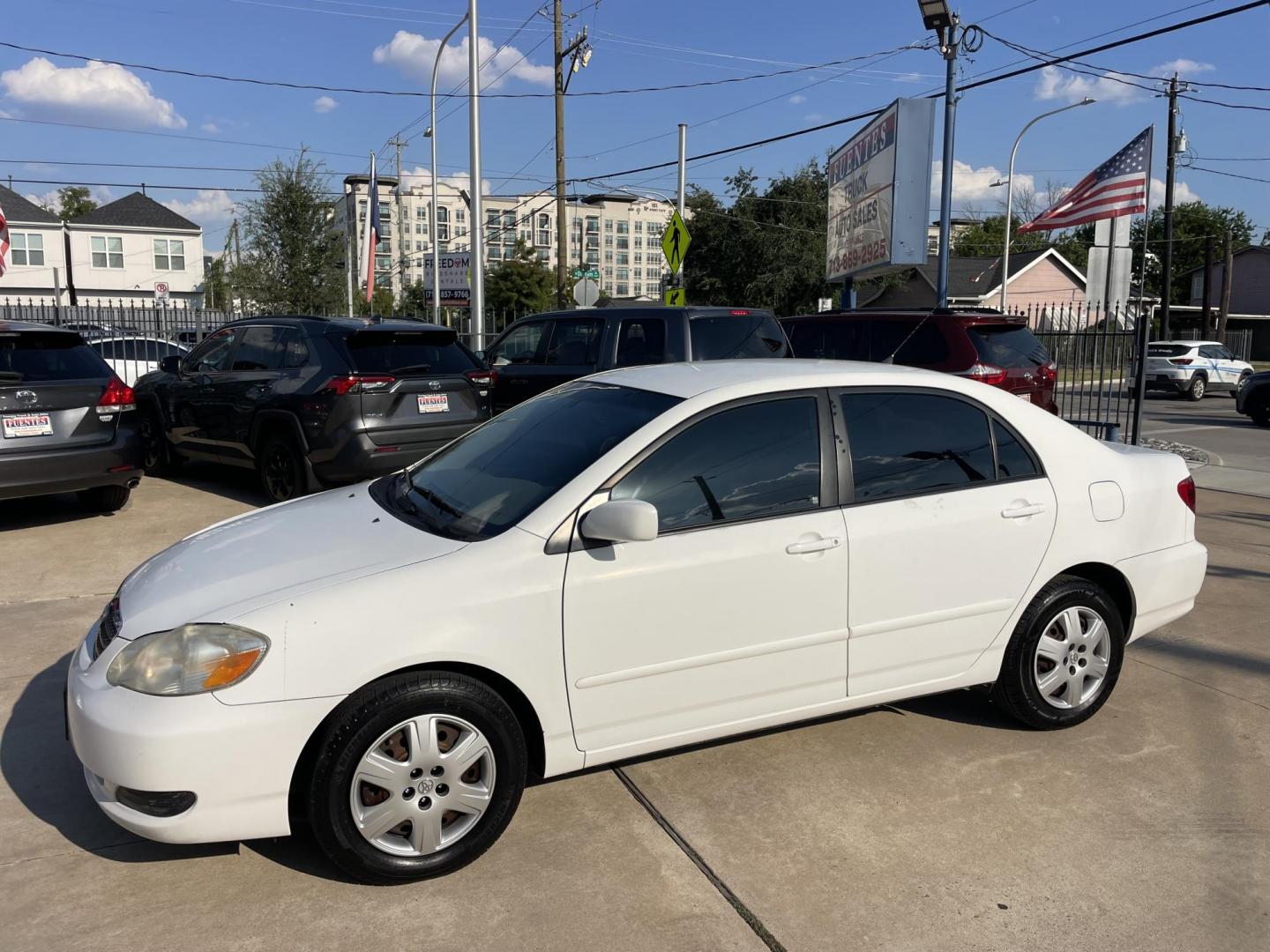 2006 White /Beige Toyota Corolla CE (1NXBR30E66Z) with an 1.8L L4 DOHC 16V engine, Automatic transmission, located at 1501 West 15th St., Houston, 77008, (713) 869-2925, 29.797941, -95.411789 - Photo#0