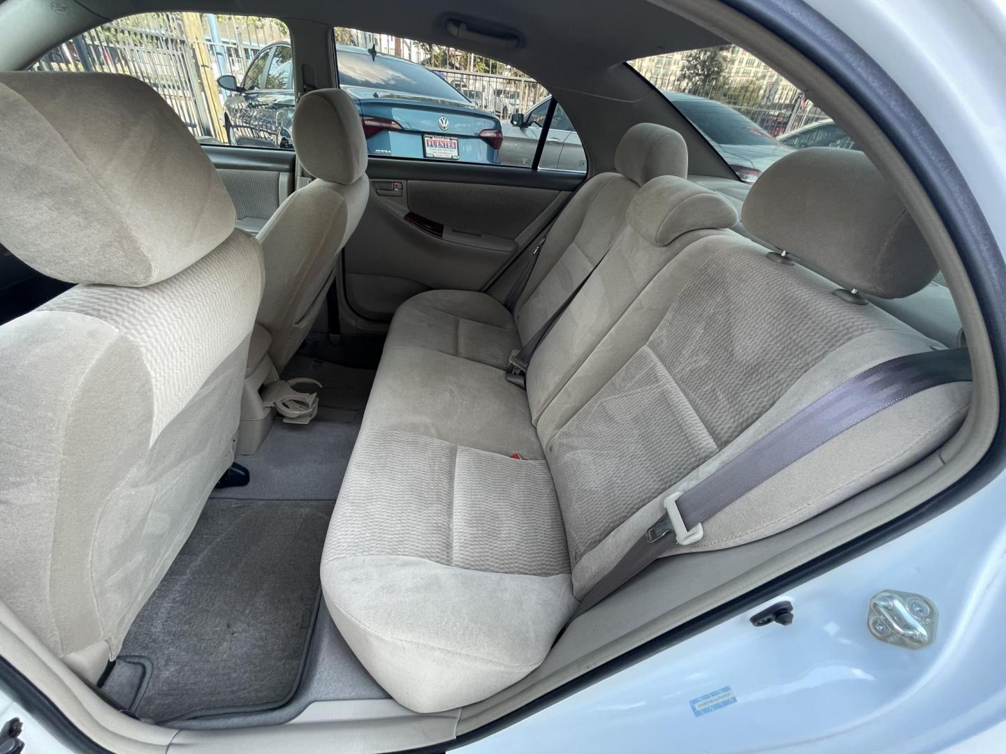 2006 White /Beige Toyota Corolla CE (1NXBR30E66Z) with an 1.8L L4 DOHC 16V engine, Automatic transmission, located at 1501 West 15th St., Houston, 77008, (713) 869-2925, 29.797941, -95.411789 - Photo#5