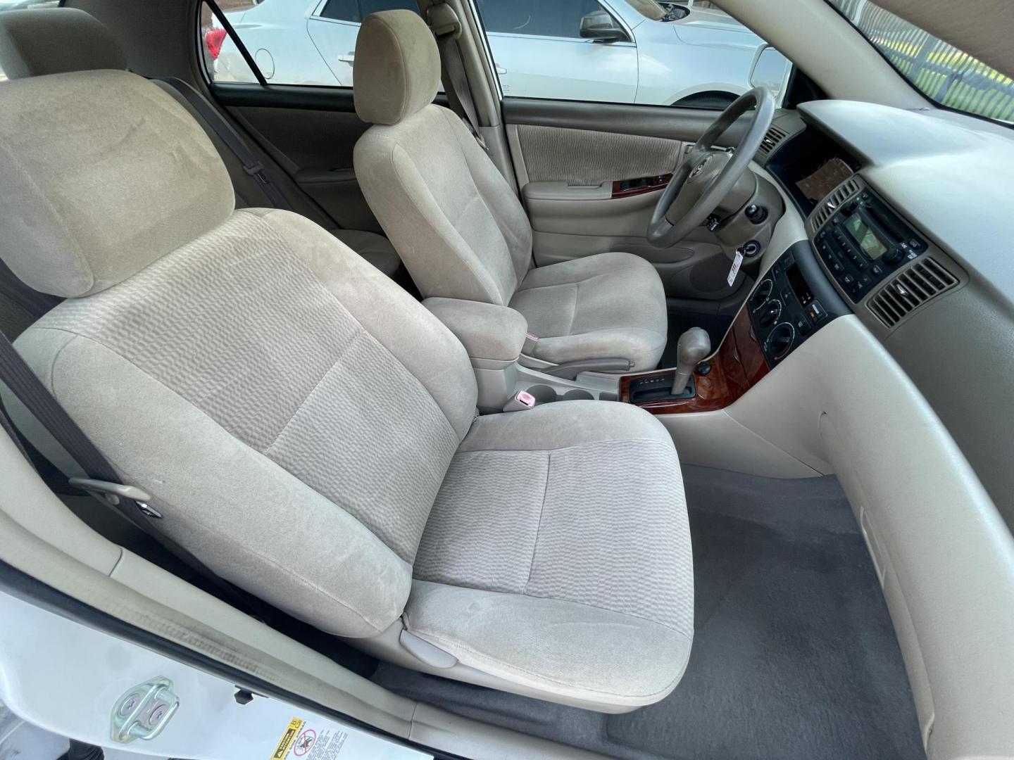 2006 White /Beige Toyota Corolla CE (1NXBR30E66Z) with an 1.8L L4 DOHC 16V engine, Automatic transmission, located at 1501 West 15th St., Houston, 77008, (713) 869-2925, 29.797941, -95.411789 - Photo#7