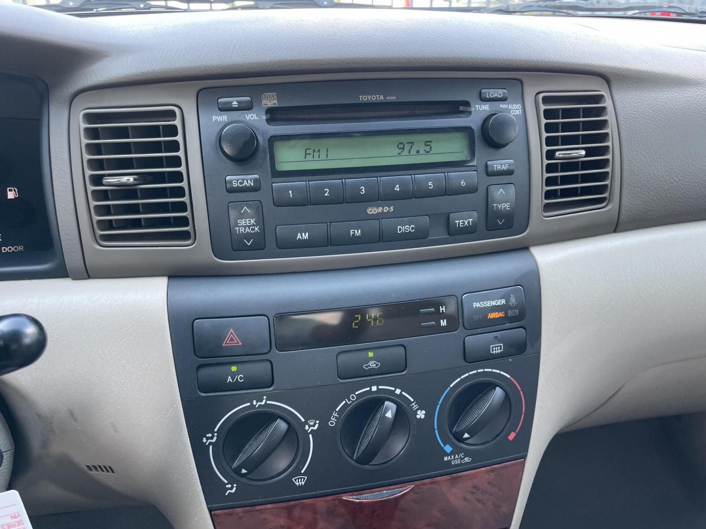 2006 White /Beige Toyota Corolla CE (1NXBR30E66Z) with an 1.8L L4 DOHC 16V engine, Automatic transmission, located at 1501 West 15th St., Houston, 77008, (713) 869-2925, 29.797941, -95.411789 - Photo#11