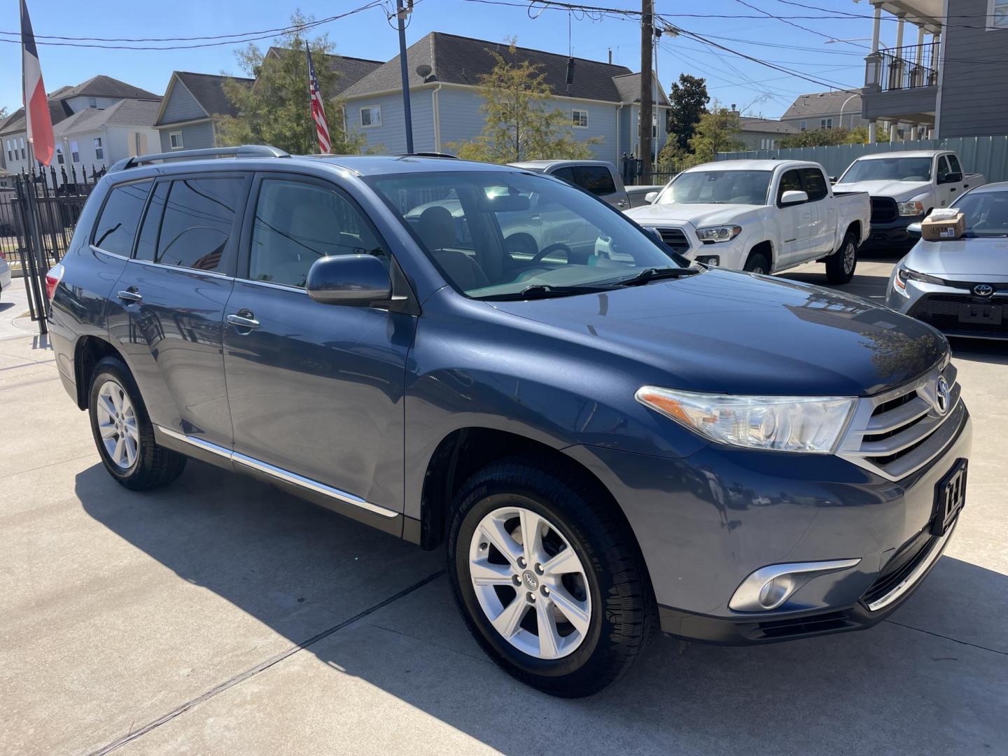 2011 Blue /Beige Toyota Highlander Base 2WD V6 (5TDZK3EH1BS) with an 3.5L V6 DOHC 24V engine, 5-Speed Automatic transmission, located at 1501 West 15th St., Houston, 77008, (713) 869-2925, 29.797941, -95.411789 - Photo#1