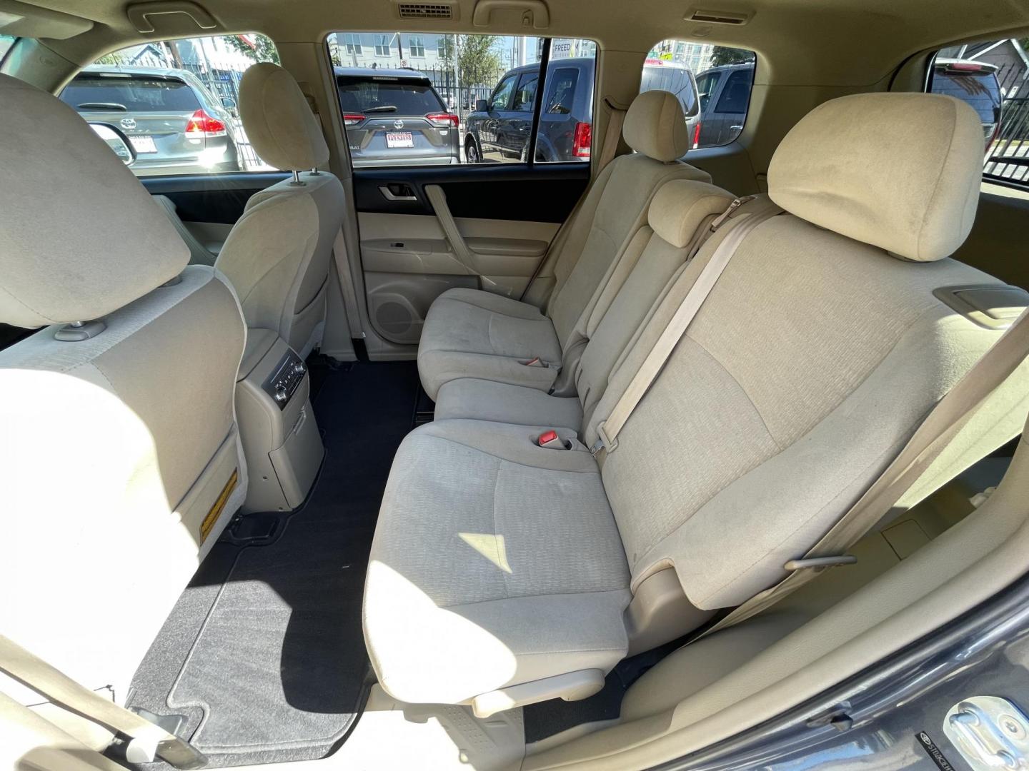 2011 Blue /Beige Toyota Highlander Base 2WD V6 (5TDZK3EH1BS) with an 3.5L V6 DOHC 24V engine, 5-Speed Automatic transmission, located at 1501 West 15th St., Houston, 77008, (713) 869-2925, 29.797941, -95.411789 - Photo#5