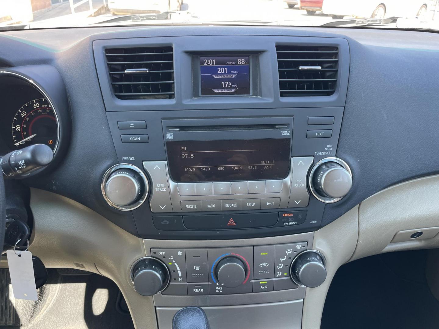 2011 Blue /Beige Toyota Highlander Base 2WD V6 (5TDZK3EH1BS) with an 3.5L V6 DOHC 24V engine, 5-Speed Automatic transmission, located at 1501 West 15th St., Houston, 77008, (713) 869-2925, 29.797941, -95.411789 - Photo#12