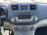 2011 Blue /Beige Toyota Highlander Base 2WD V6 (5TDZK3EH1BS) with an 3.5L V6 DOHC 24V engine, 5-Speed Automatic transmission, located at 1501 West 15th St., Houston, 77008, (713) 869-2925, 29.797941, -95.411789 - Photo#12