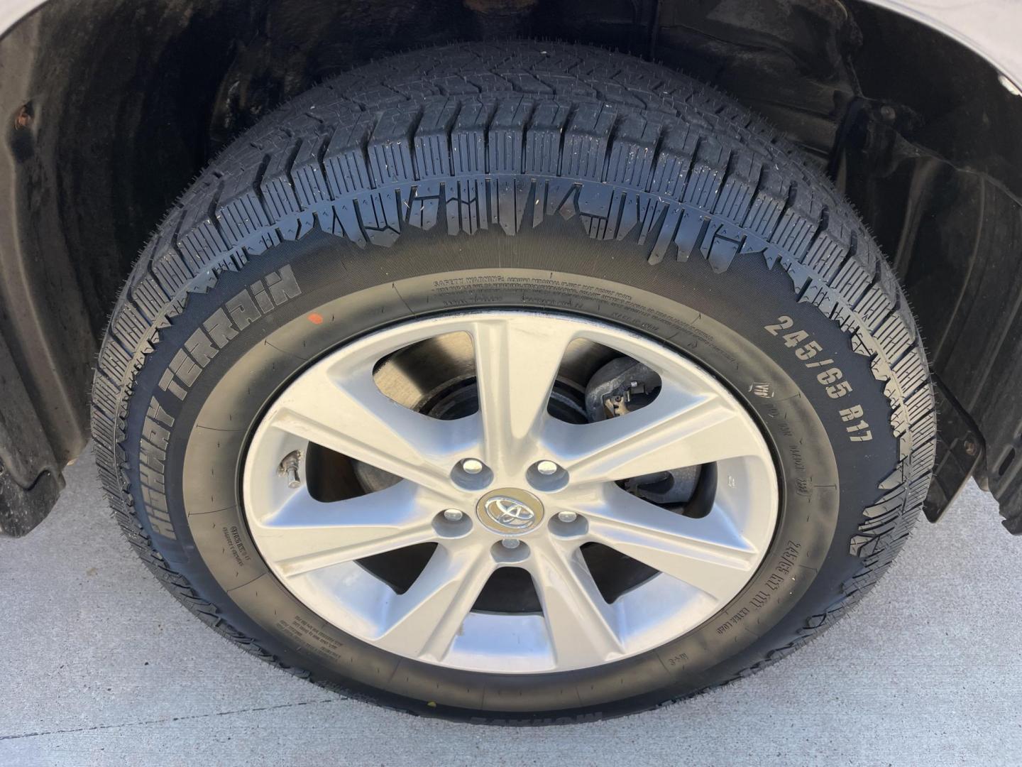 2011 Blue /Beige Toyota Highlander Base 2WD V6 (5TDZK3EH1BS) with an 3.5L V6 DOHC 24V engine, 5-Speed Automatic transmission, located at 1501 West 15th St., Houston, 77008, (713) 869-2925, 29.797941, -95.411789 - Photo#15