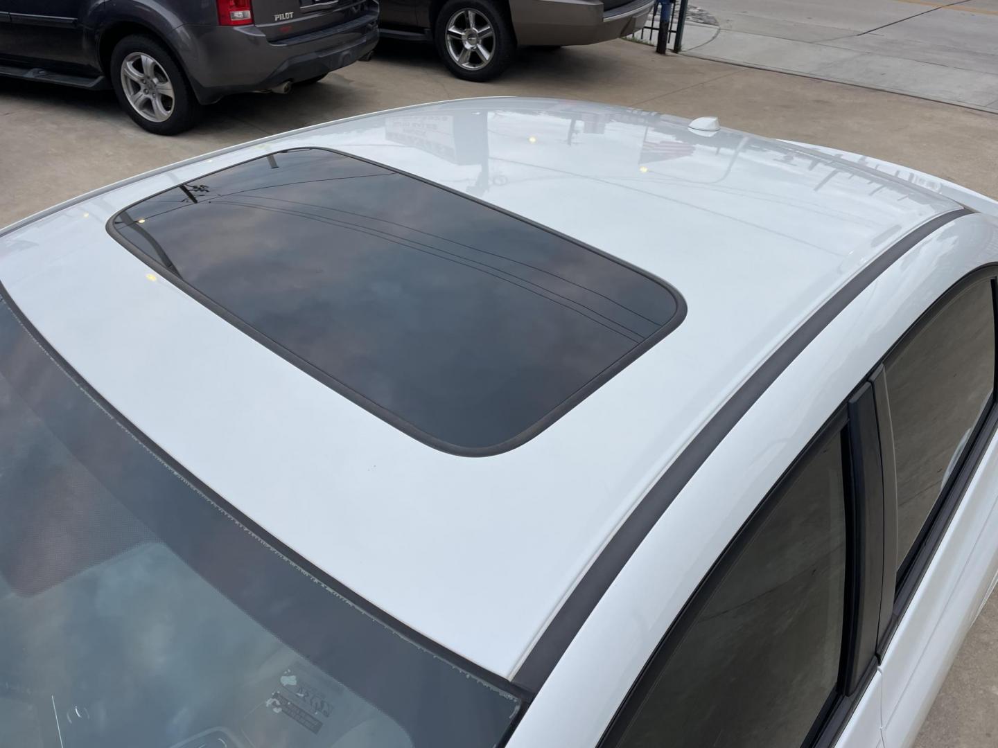 2013 White /Silver Honda Civic EX-L Sedan 5-Speed AT (19XFB2F99DE) with an 1.8L L4 SOHC 16V engine, 5-Speed Automatic transmission, located at 1501 West 15th St., Houston, 77008, (713) 869-2925, 29.797941, -95.411789 - Photo#5