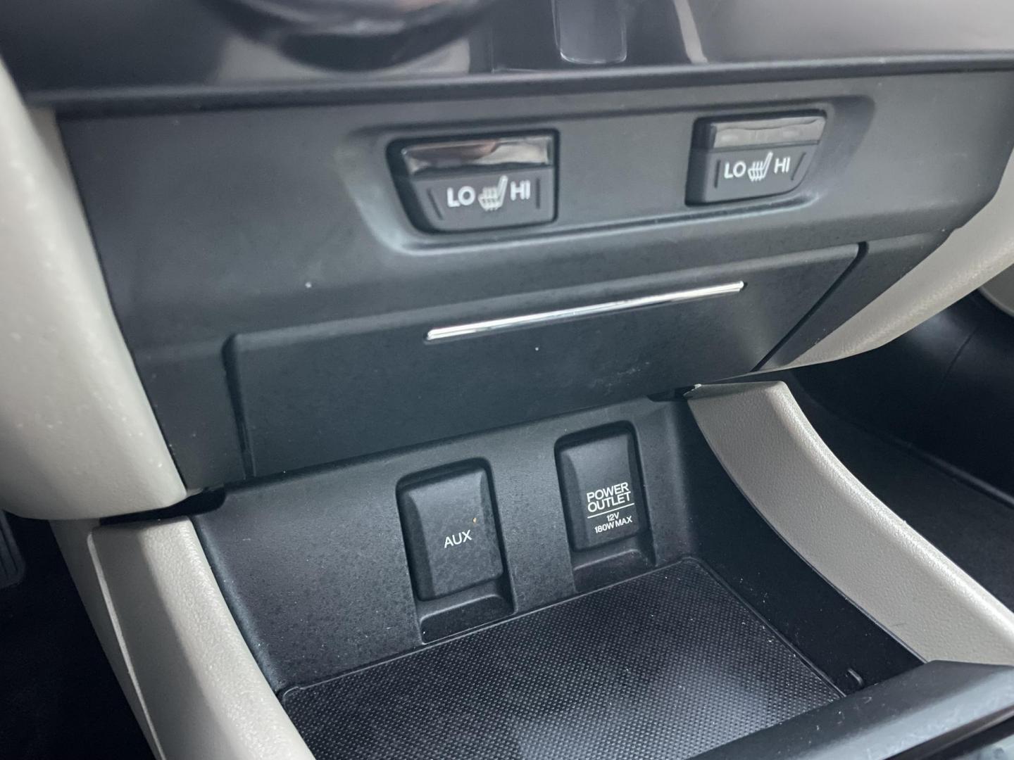 2013 White /Silver Honda Civic EX-L Sedan 5-Speed AT (19XFB2F99DE) with an 1.8L L4 SOHC 16V engine, 5-Speed Automatic transmission, located at 1501 West 15th St., Houston, 77008, (713) 869-2925, 29.797941, -95.411789 - Photo#17