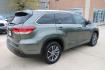 2017 Green /Silver Toyota Highlander SE FWD V6 (5TDKZRFH2HS) with an 3.5L V6 DOHC 24V engine, 6A transmission, located at 1501 West 15th St., Houston, 77008, (713) 869-2925, 29.797941, -95.411789 - Photo#2