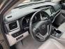 2017 Green /Silver Toyota Highlander SE FWD V6 (5TDKZRFH2HS) with an 3.5L V6 DOHC 24V engine, 6A transmission, located at 1501 West 15th St., Houston, 77008, (713) 869-2925, 29.797941, -95.411789 - Photo#11