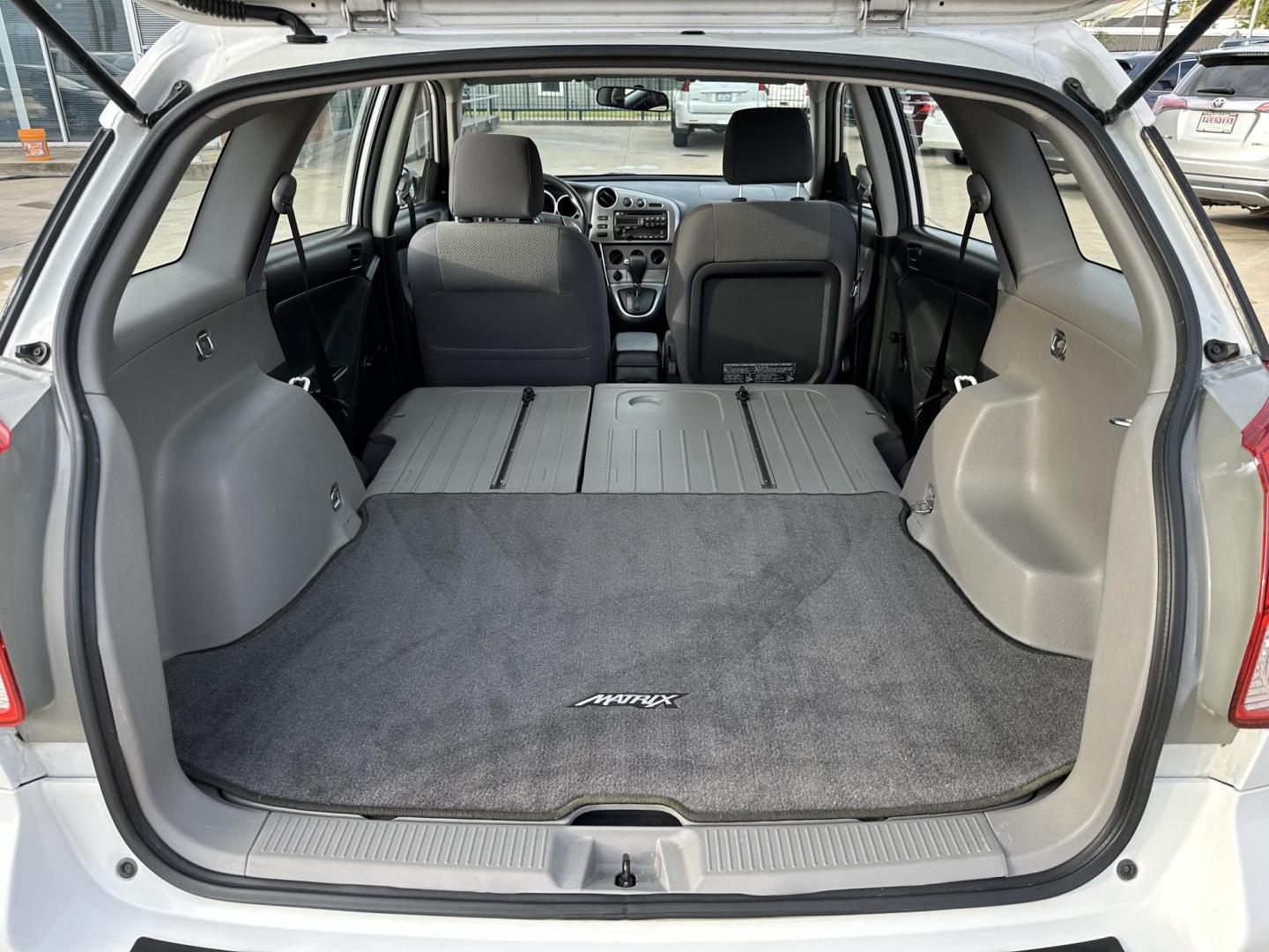 2003 White /Grey Toyota Matrix 2WD (2T1KR32E13C) with an 1.8L L4 DOHC 16V engine, Automatic transmission, located at 1501 West 15th St., Houston, 77008, (713) 869-2925, 29.797941, -95.411789 - Photo#4