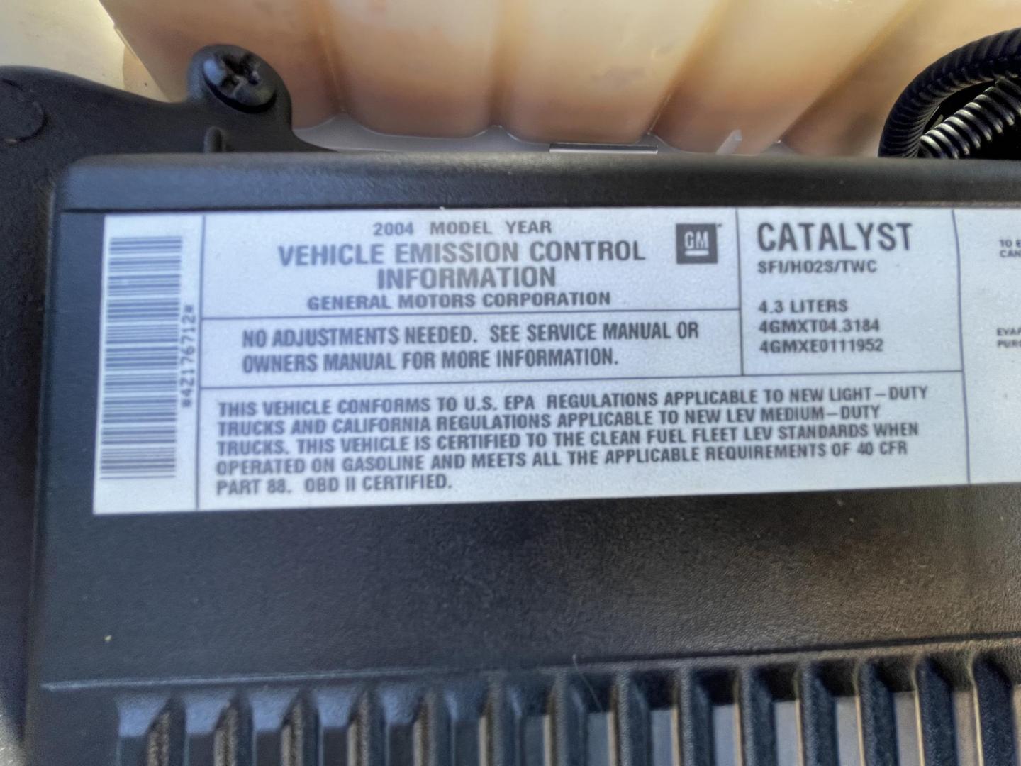 2004 White /Black Chevrolet Silverado 1500 Ext. Cab Long Bed 2WD (1GCEC19X74Z) with an 4.3L V6 OHV 12V engine, 4-Speed Automatic Overdrive transmission, located at 1501 West 15th St., Houston, 77008, (713) 869-2925, 29.797941, -95.411789 - Photo#9