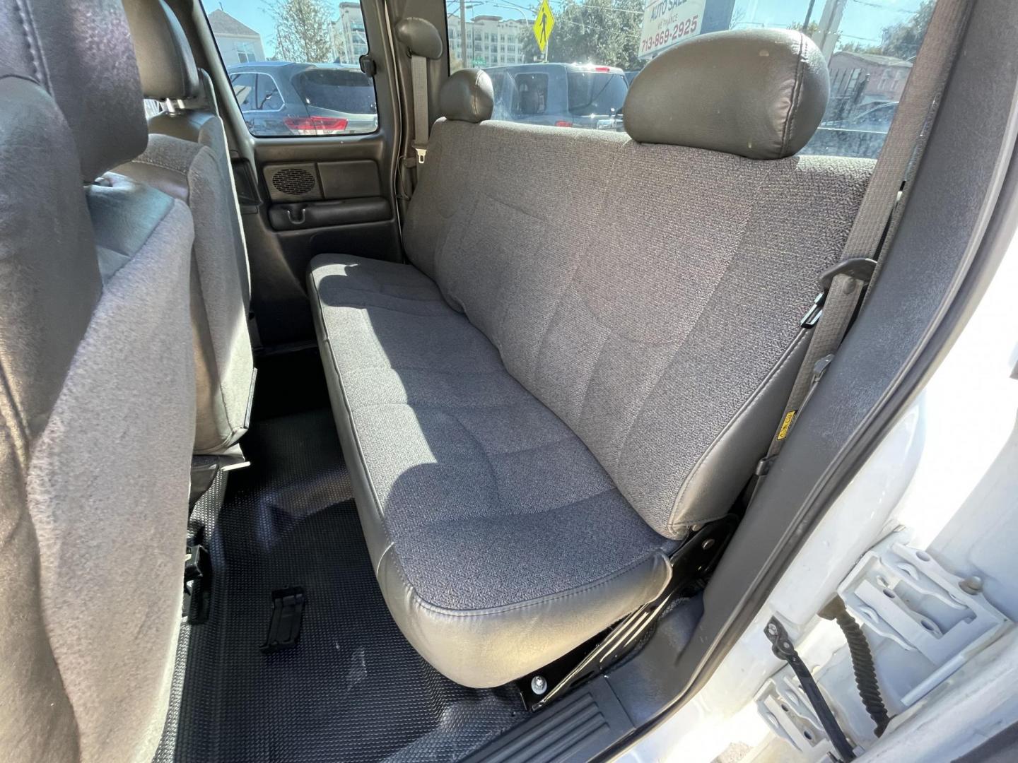 2004 White /Black Chevrolet Silverado 1500 Ext. Cab Long Bed 2WD (1GCEC19X74Z) with an 4.3L V6 OHV 12V engine, 4-Speed Automatic Overdrive transmission, located at 1501 West 15th St., Houston, 77008, (713) 869-2925, 29.797941, -95.411789 - Photo#11