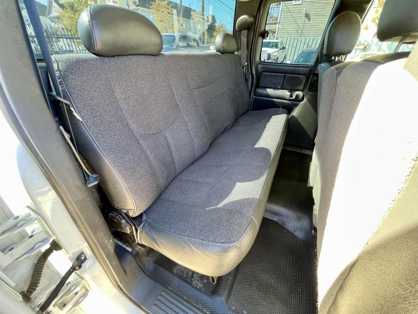 2004 White /Black Chevrolet Silverado 1500 Ext. Cab Long Bed 2WD (1GCEC19X74Z) with an 4.3L V6 OHV 12V engine, 4-Speed Automatic Overdrive transmission, located at 1501 West 15th St., Houston, 77008, (713) 869-2925, 29.797941, -95.411789 - Photo#14