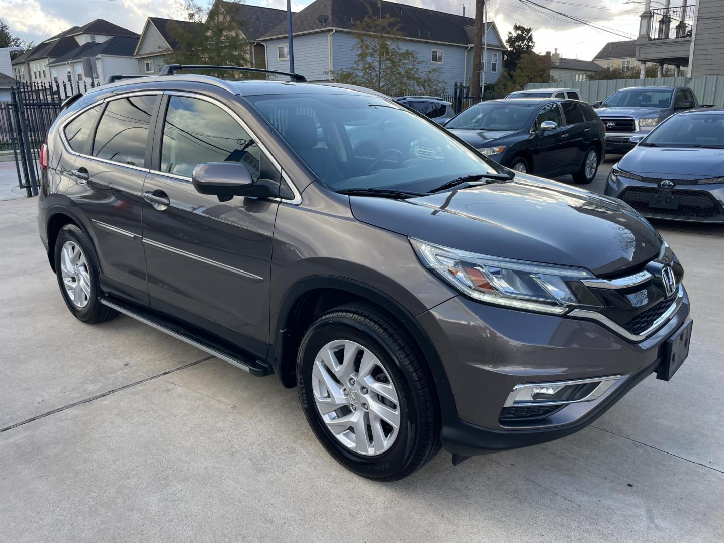 2015 Brown /Black Honda CR-V EX-L 4WD (2HKRM4H72FH) with an 2.4L L4 DOHC 16V engine, Continuously Variable Transmission transmission, located at 1501 West 15th St., Houston, 77008, (713) 869-2925, 29.797941, -95.411789 - Photo#1