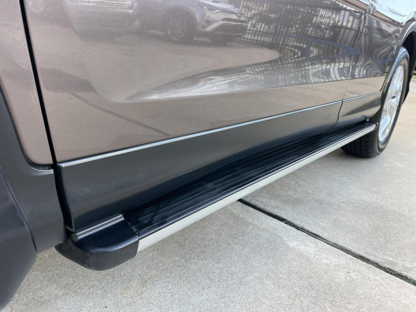 2015 Brown /Black Honda CR-V EX-L 4WD (2HKRM4H72FH) with an 2.4L L4 DOHC 16V engine, Continuously Variable Transmission transmission, located at 1501 West 15th St., Houston, 77008, (713) 869-2925, 29.797941, -95.411789 - Photo#8