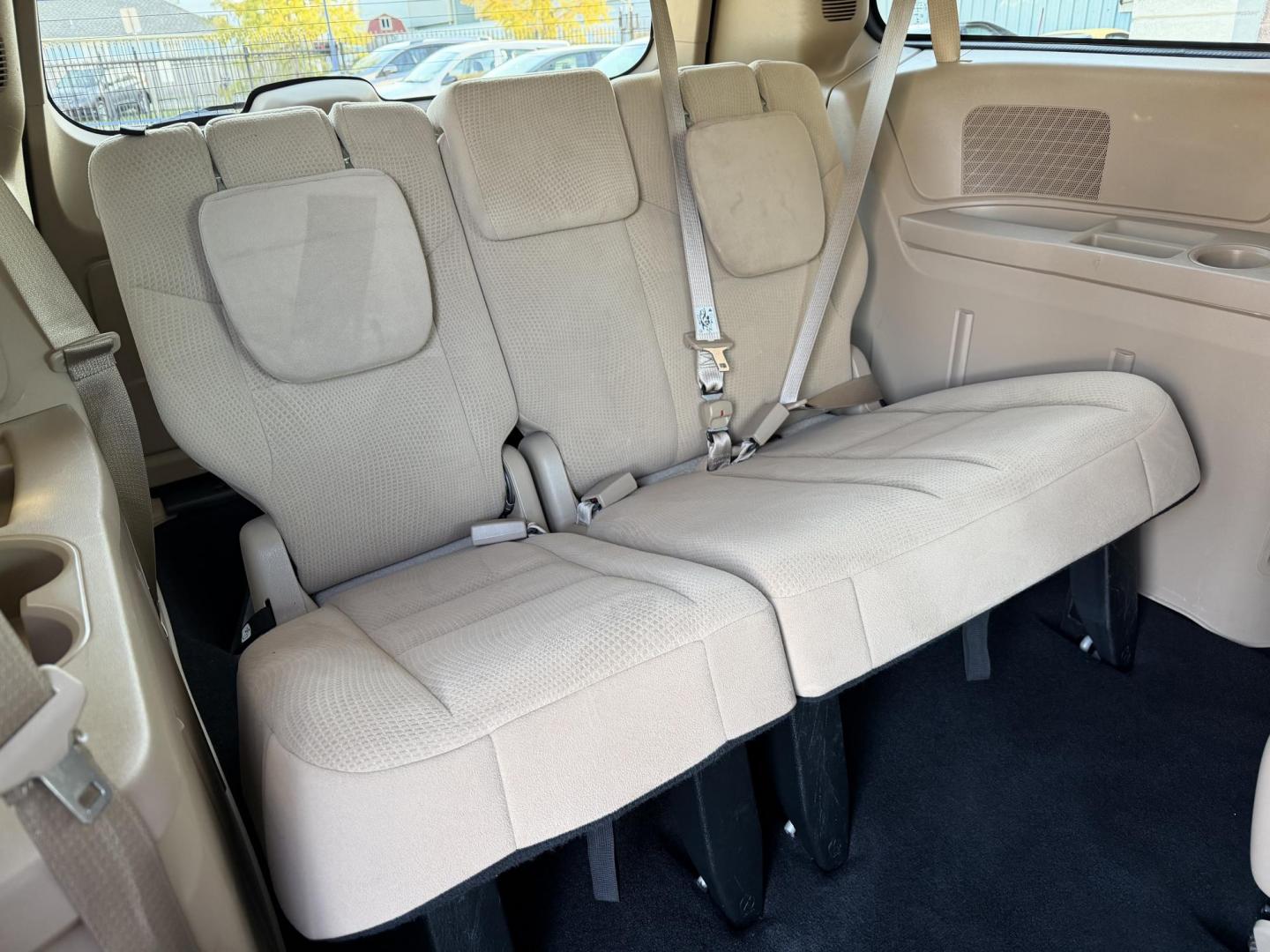 2014 Beige /Beige Dodge Grand Caravan SE (2C4RDGBG1ER) with an 3.6L V6 DOHC 24V engine, 6-Speed Automatic transmission, located at 1501 West 15th St., Houston, 77008, (713) 869-2925, 29.797941, -95.411789 - Photo#8