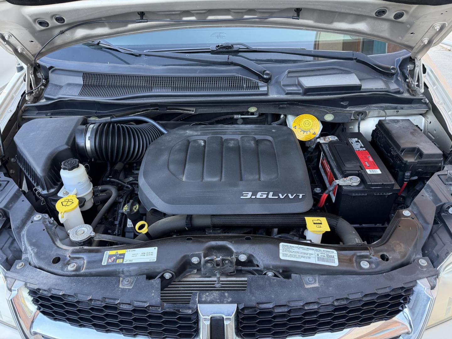 2014 Beige /Beige Dodge Grand Caravan SE (2C4RDGBG1ER) with an 3.6L V6 DOHC 24V engine, 6-Speed Automatic transmission, located at 1501 West 15th St., Houston, 77008, (713) 869-2925, 29.797941, -95.411789 - Photo#13