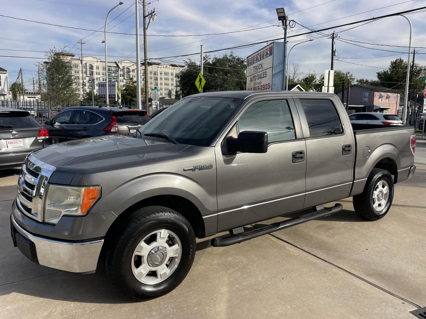 2010 Gray /Silver Ford F-150 Lariat SuperCrew 5.5-ft. Bed 2WD (1FTEW1C86AF) with an 4.6L V8 SOHC 24V engine, 4-Speed Automatic transmission, located at 1501 West 15th St., Houston, 77008, (713) 869-2925, 29.797941, -95.411789 - Photo#0