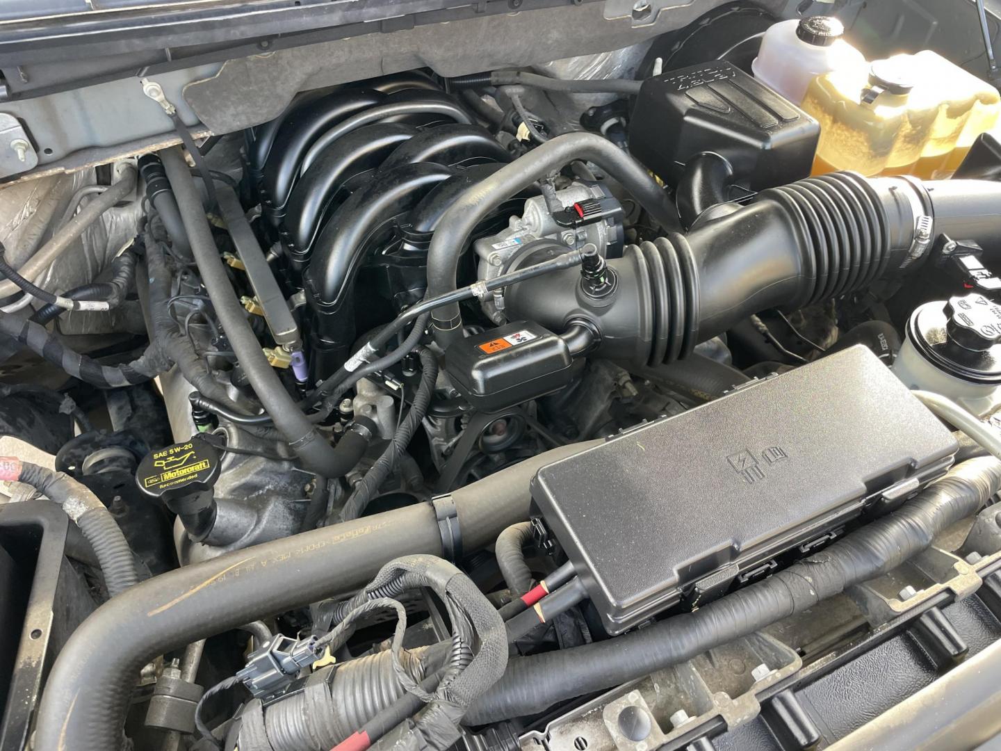 2010 Gray /Silver Ford F-150 Lariat SuperCrew 5.5-ft. Bed 2WD (1FTEW1C86AF) with an 4.6L V8 SOHC 24V engine, 4-Speed Automatic transmission, located at 1501 West 15th St., Houston, 77008, (713) 869-2925, 29.797941, -95.411789 - Photo#10